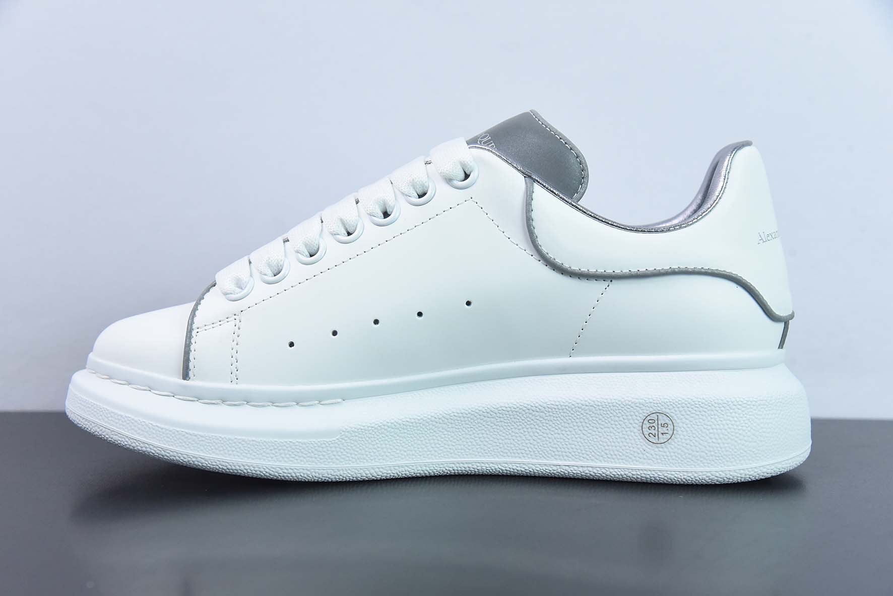 Alexander McQueen 亚历山大麦昆 3M白低帮运动鞋
