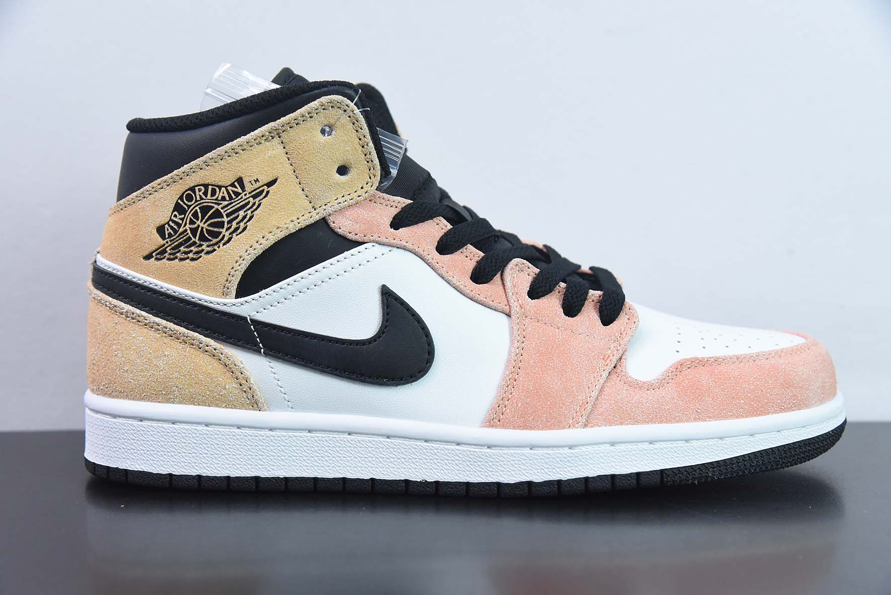 Air Jordan 1 Mid 中帮篮球鞋 裸粉白 货号:DX4332-800