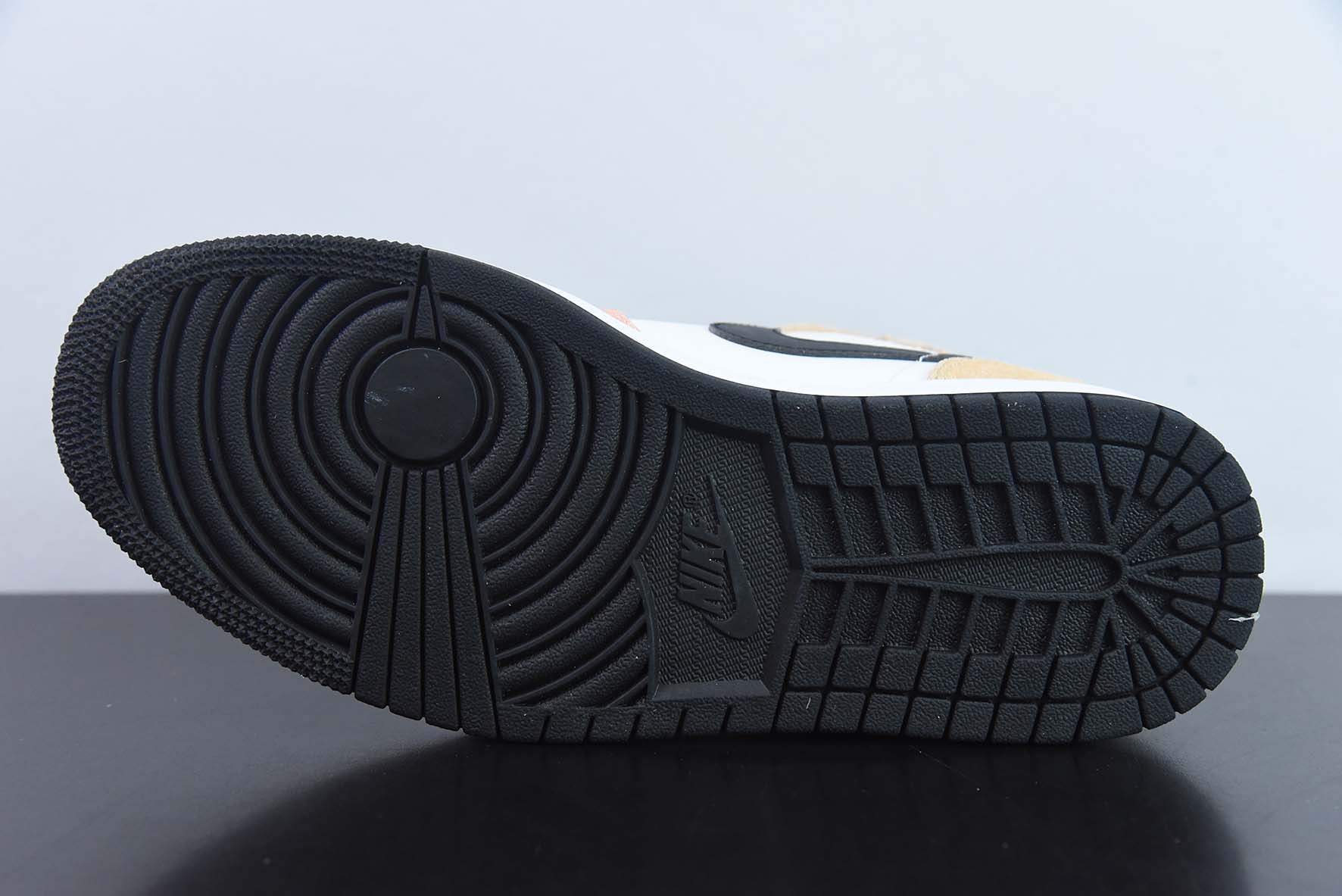 Air Jordan 1 Mid 中帮篮球鞋 裸粉白 货号:DX4332-800