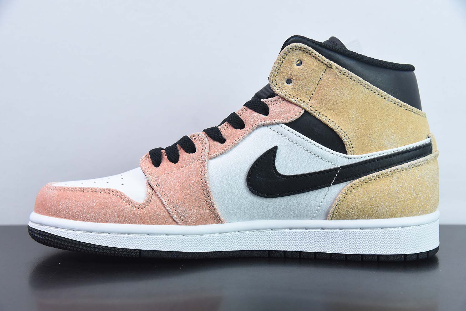 Air Jordan 1 Mid 中帮篮球鞋 裸粉白 货号:DX4332-800