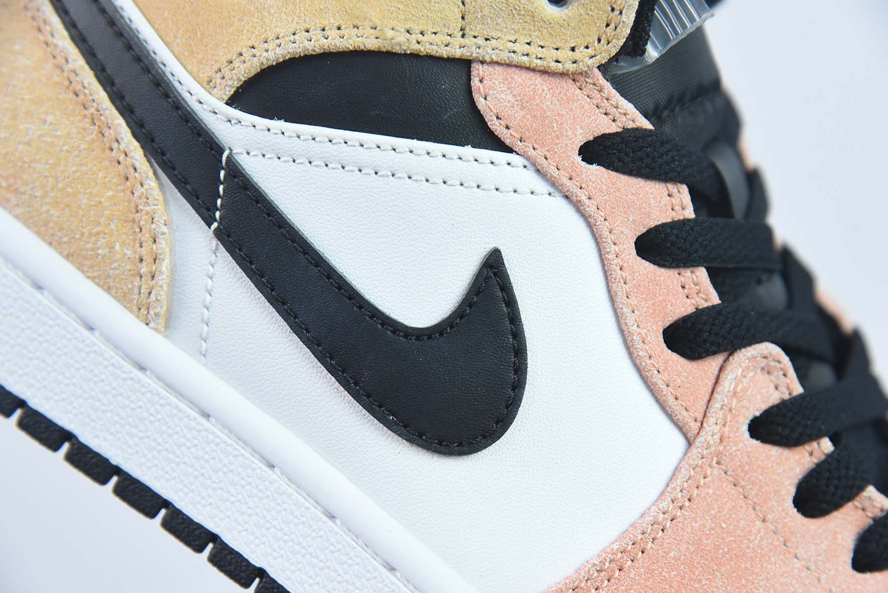 Air Jordan 1 Mid 中帮篮球鞋 裸粉白 货号:DX4332-800