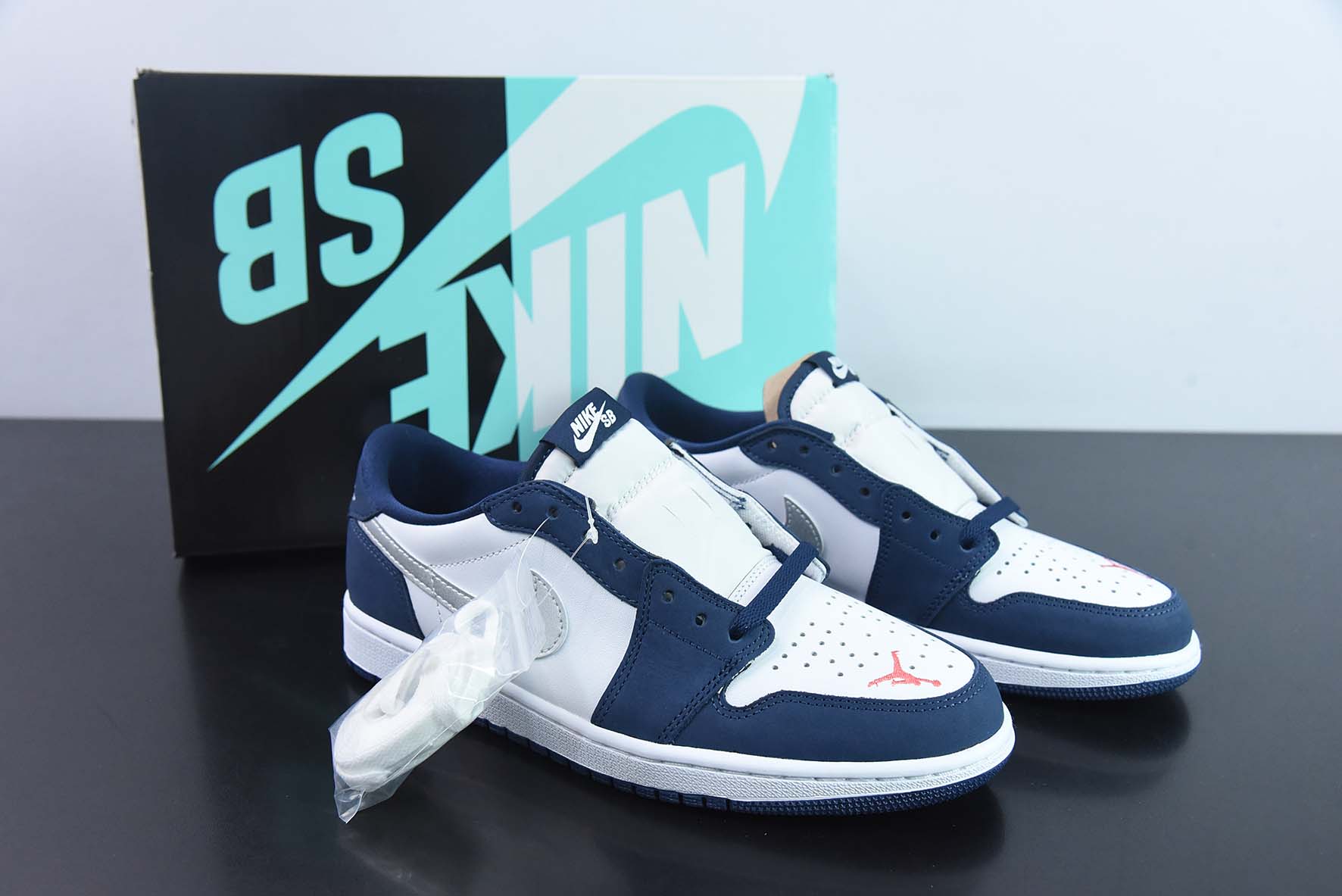 NK SB x Air Jordan 1 Low AJ1乔1联名 低帮休闲运动板鞋 货号：CJ7891-400