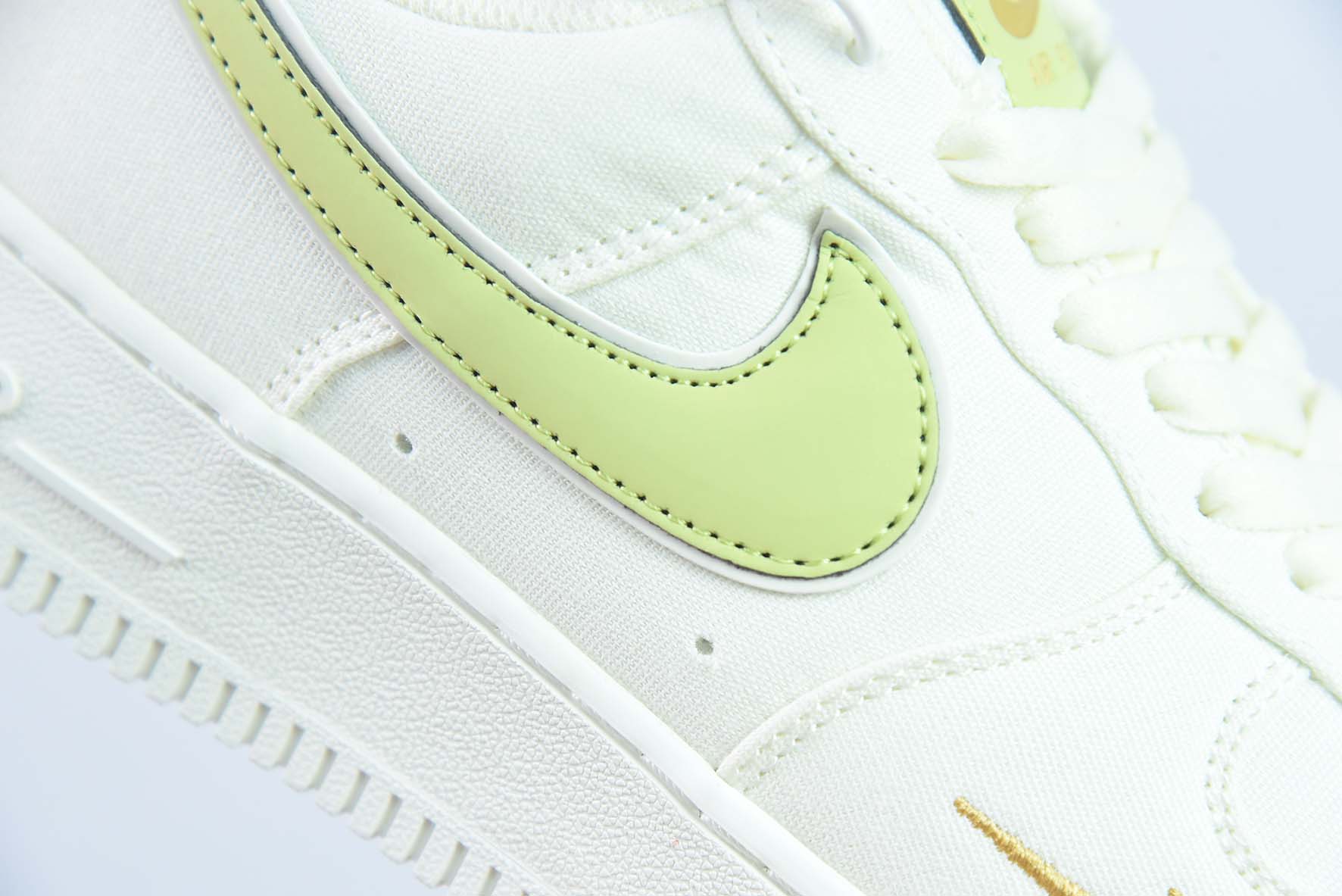 Nike Air Force 1 Low 青苹果帆布 空军一号低帮运动鞋 货号：MN5696-109