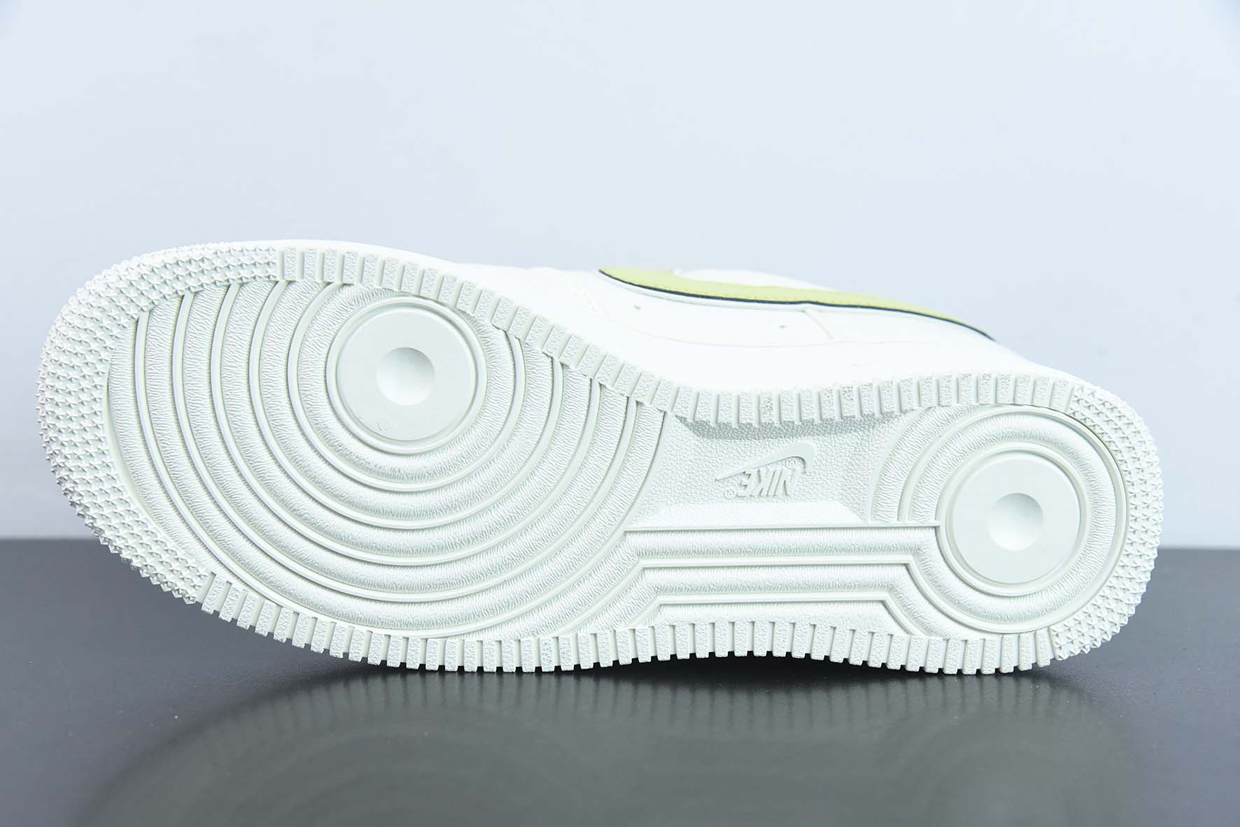Nike Air Force 1 Low 青苹果帆布 空军一号低帮运动鞋 货号：MN5696-109