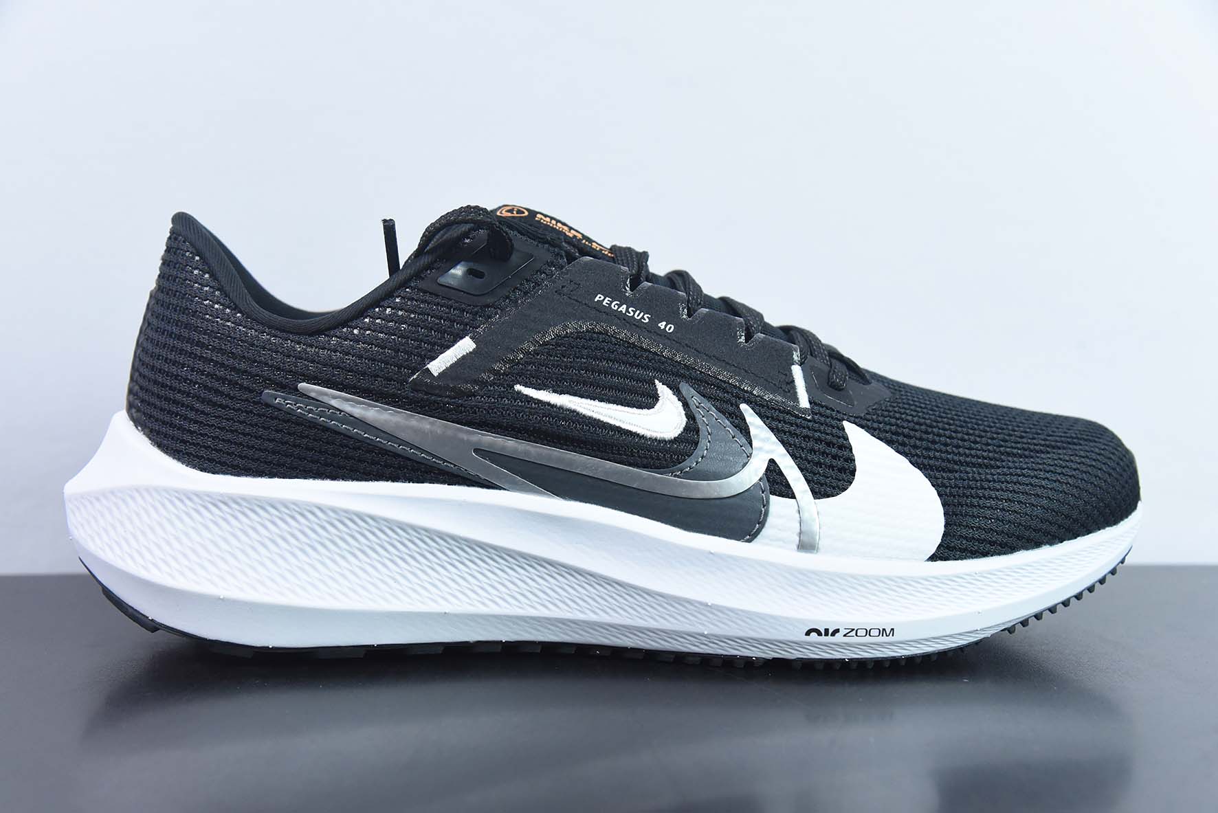 LBB95510836 Air Zoom Pegasus 40 Serie Pegasus, múltiples swoosh, blanco y negro, número de producto: FB7179 001, tallas…