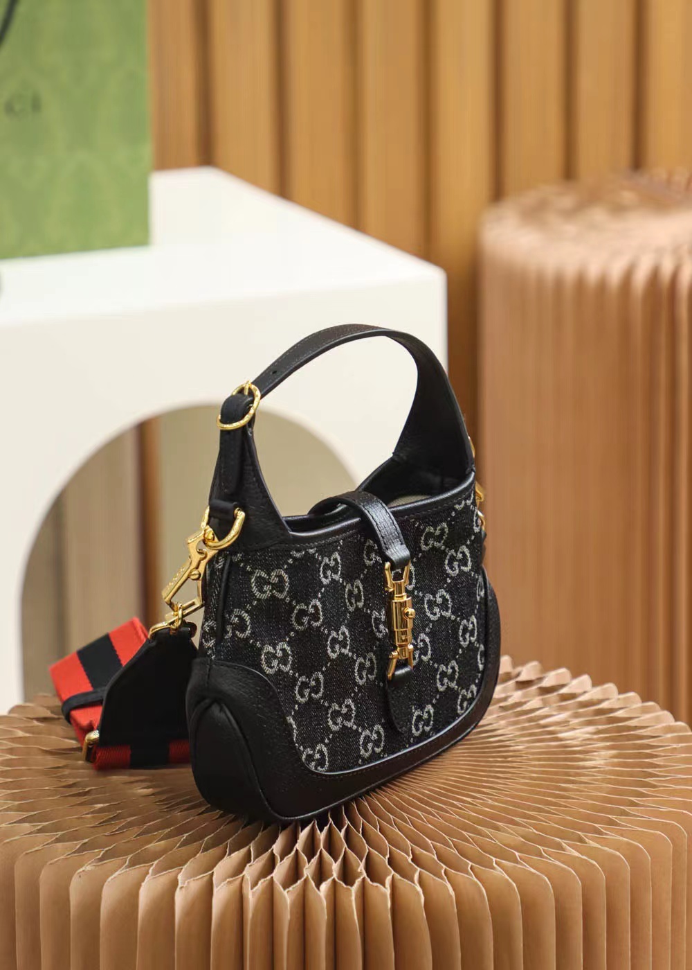 Gucci Bag Collection crafted with premium materials and signature design 3