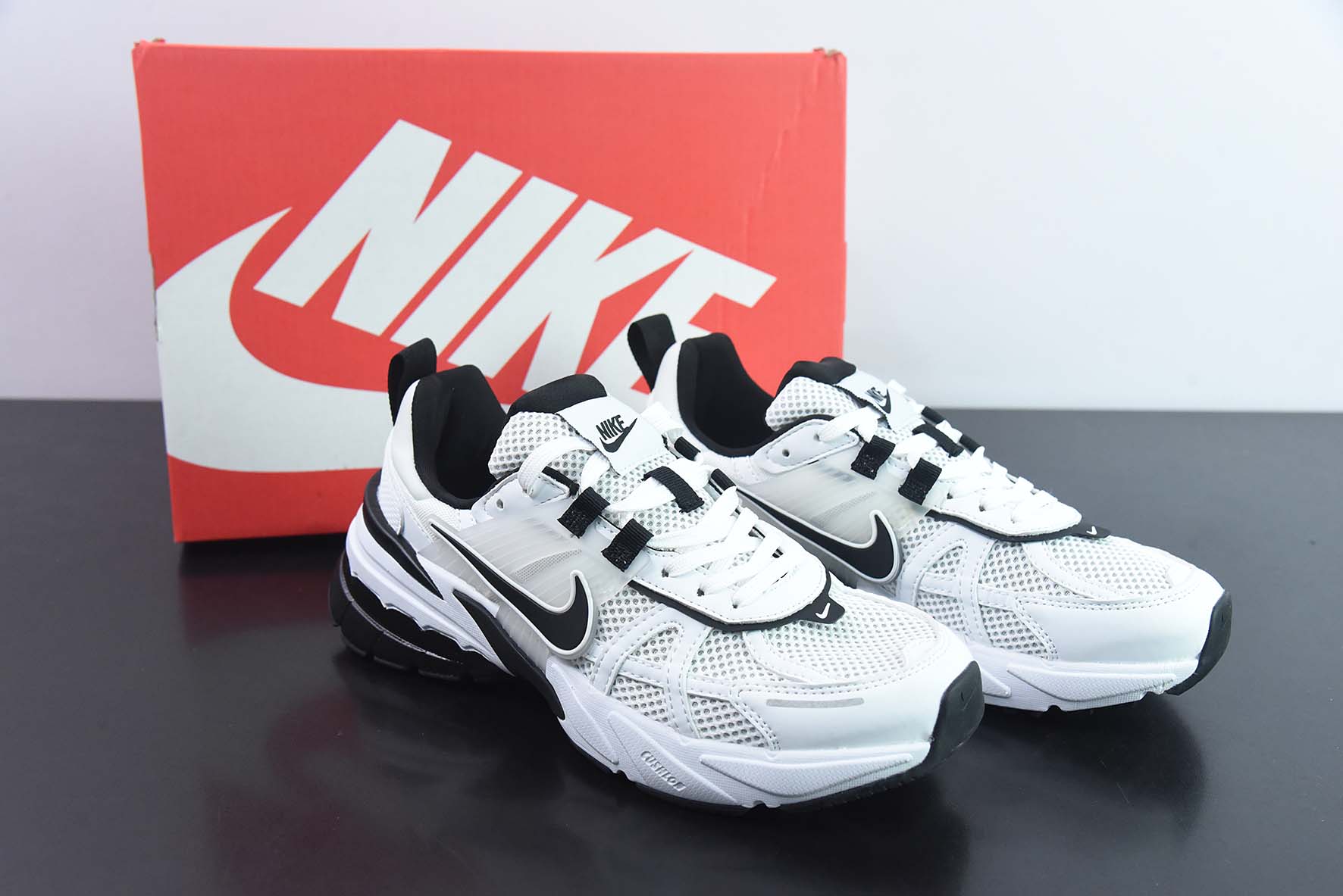 NIKE V2K Runtekk 减震防滑复古低帮跑步鞋货号: FD0736 102