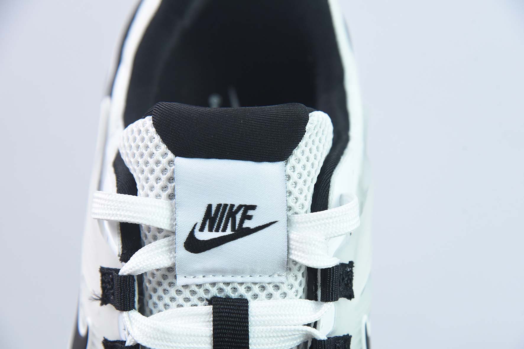 NIKE V2K Runtekk 减震防滑复古低帮跑步鞋货号: FD0736 102