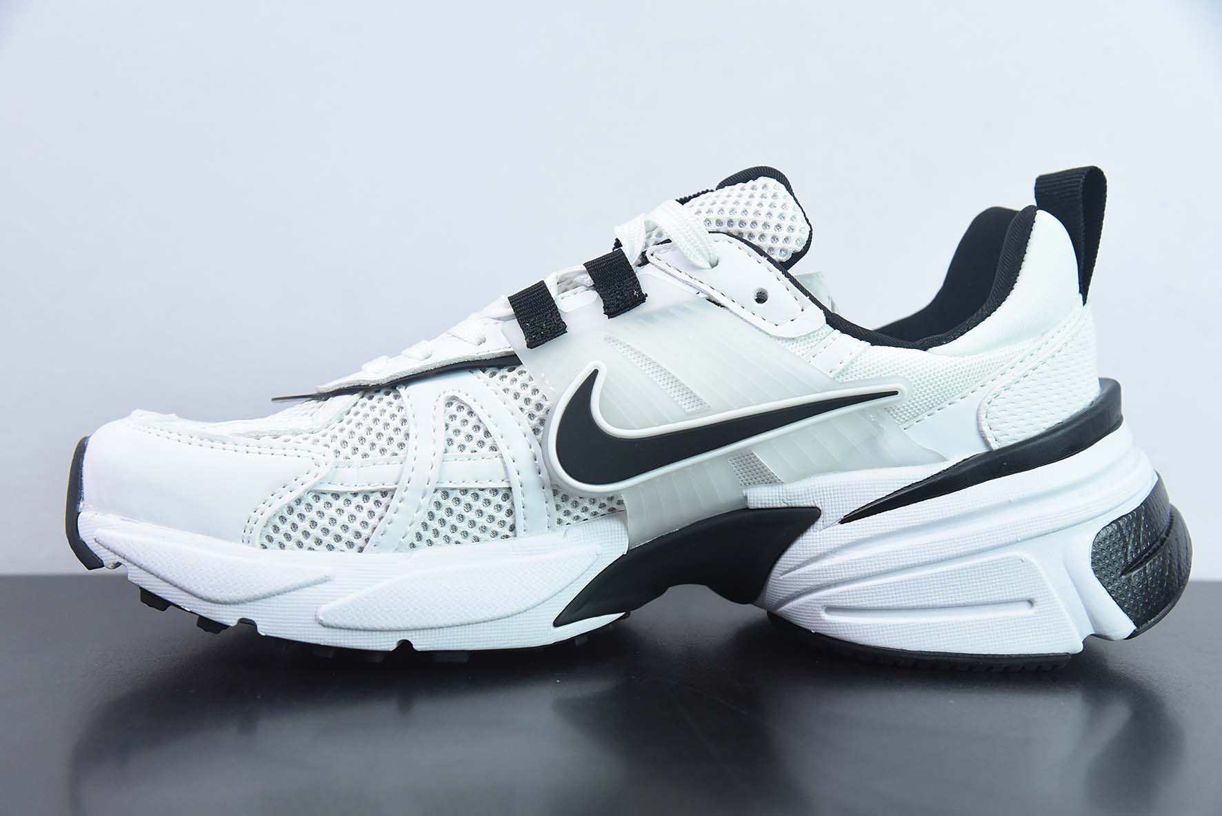 NIKE V2K Runtekk 减震防滑复古低帮跑步鞋货号: FD0736 102