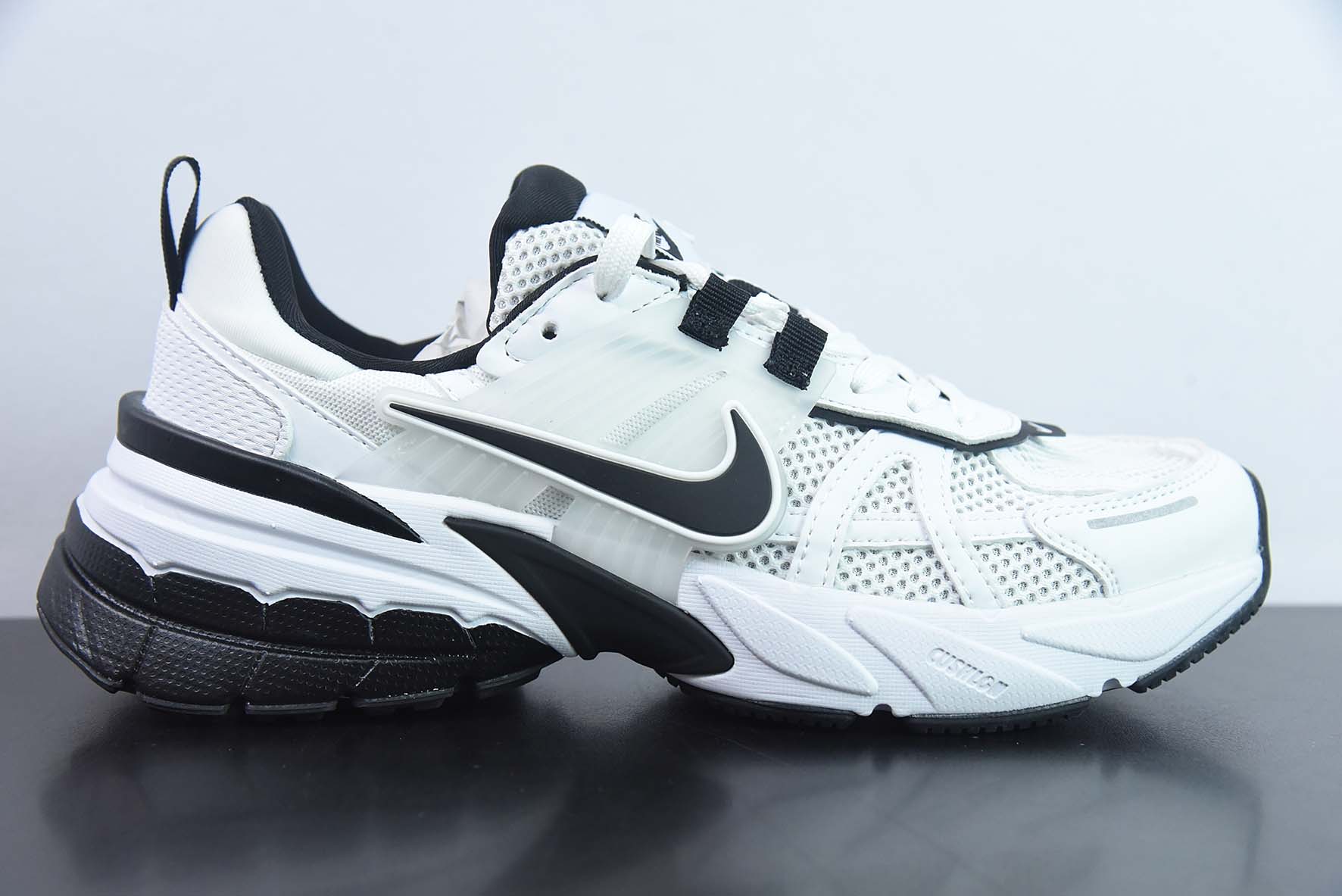 NIKE V2K Runtekk 减震防滑复古低帮跑步鞋货号: FD0736 102