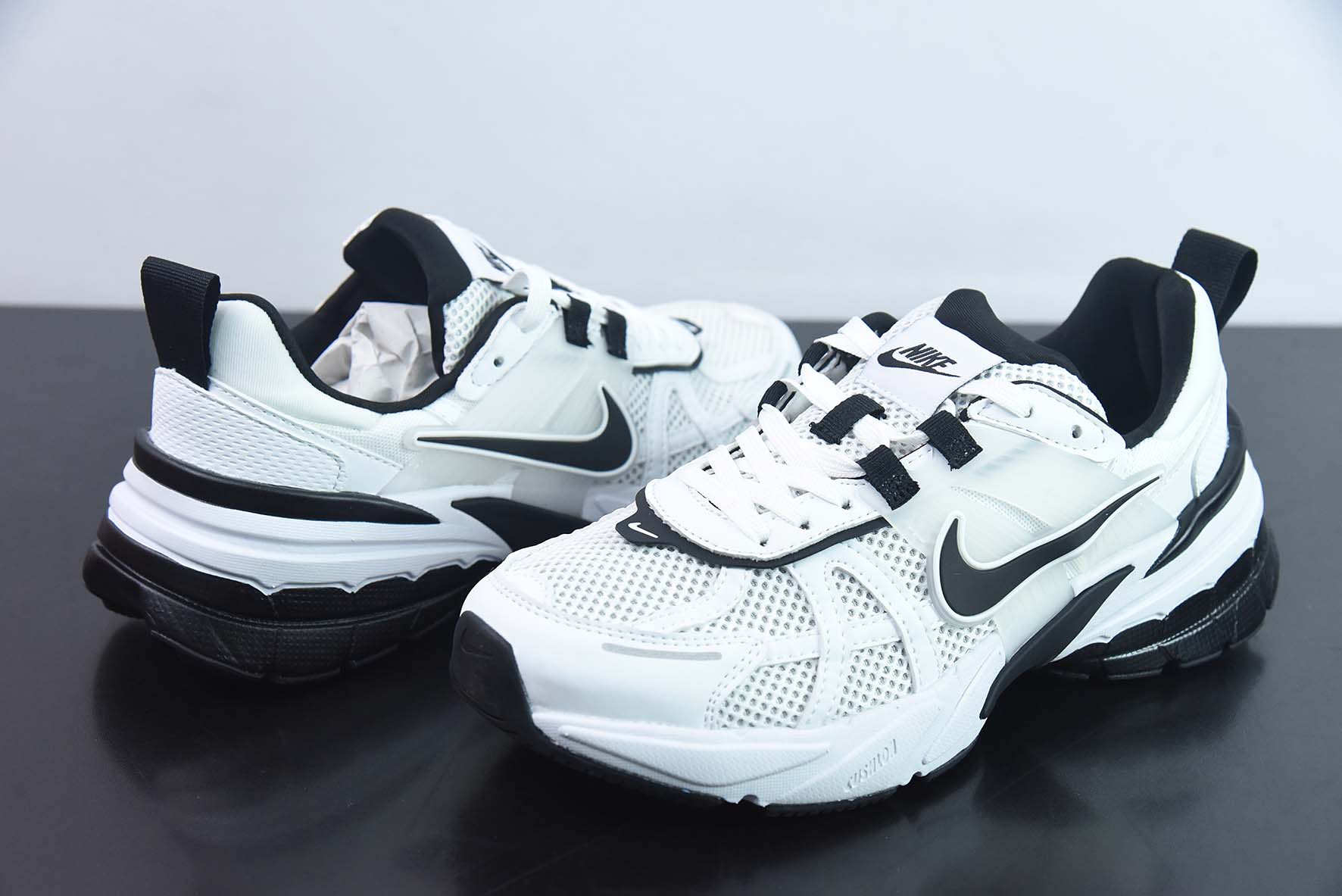 NIKE V2K Runtekk 减震防滑复古低帮跑步鞋货号: FD0736 102