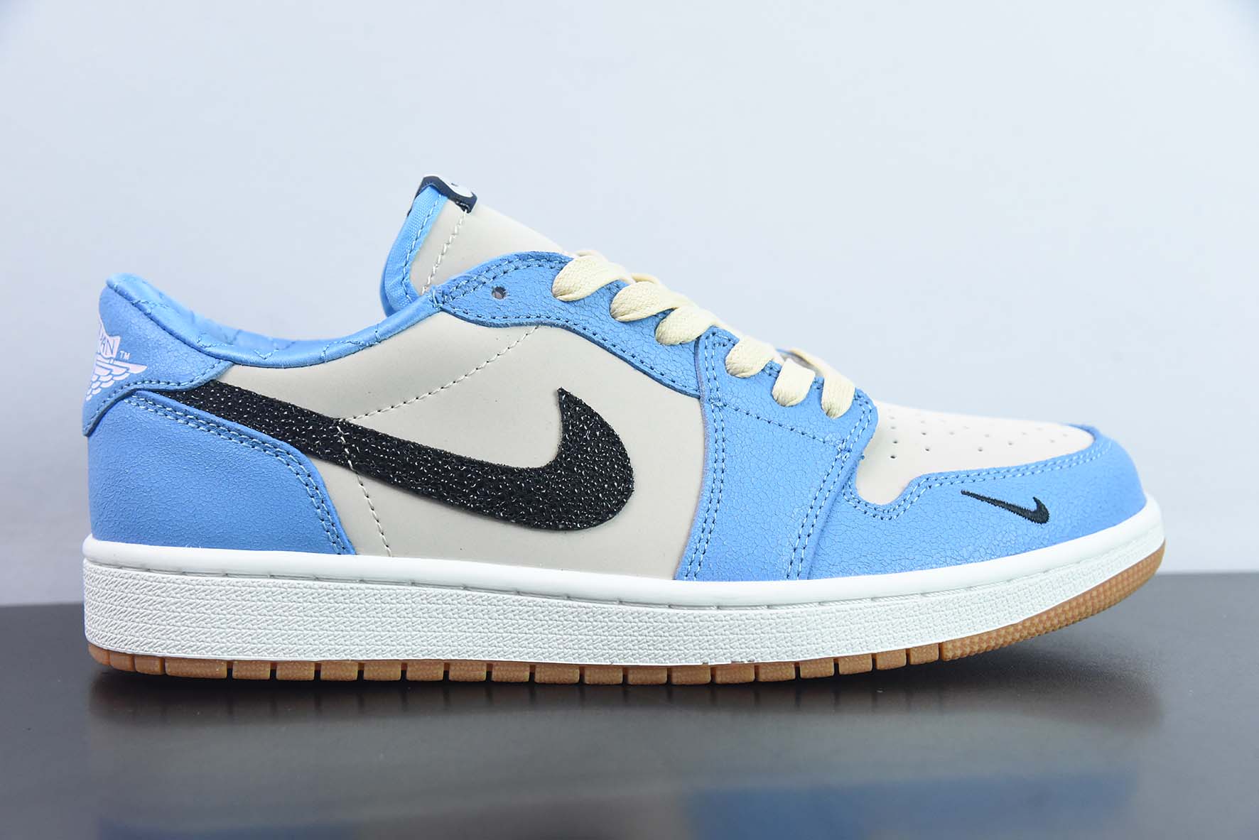 Air Jordan 1 Low OG Bleached Coral 低帮复古运动鞋货号:CZ0790-141