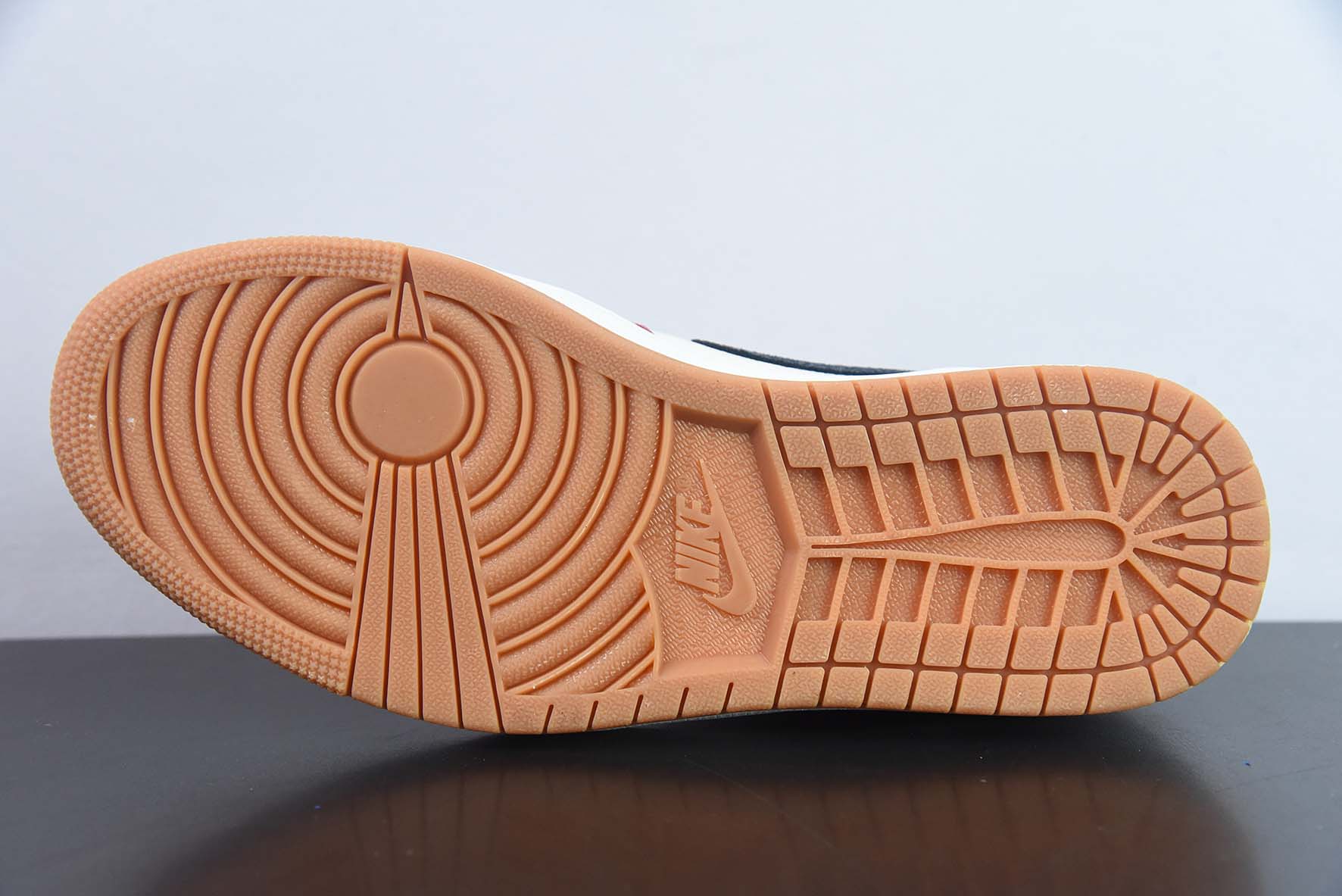 Air Jordan 1 Low OG Bleached Coral 低帮复古运动鞋货号:CZ0790-100