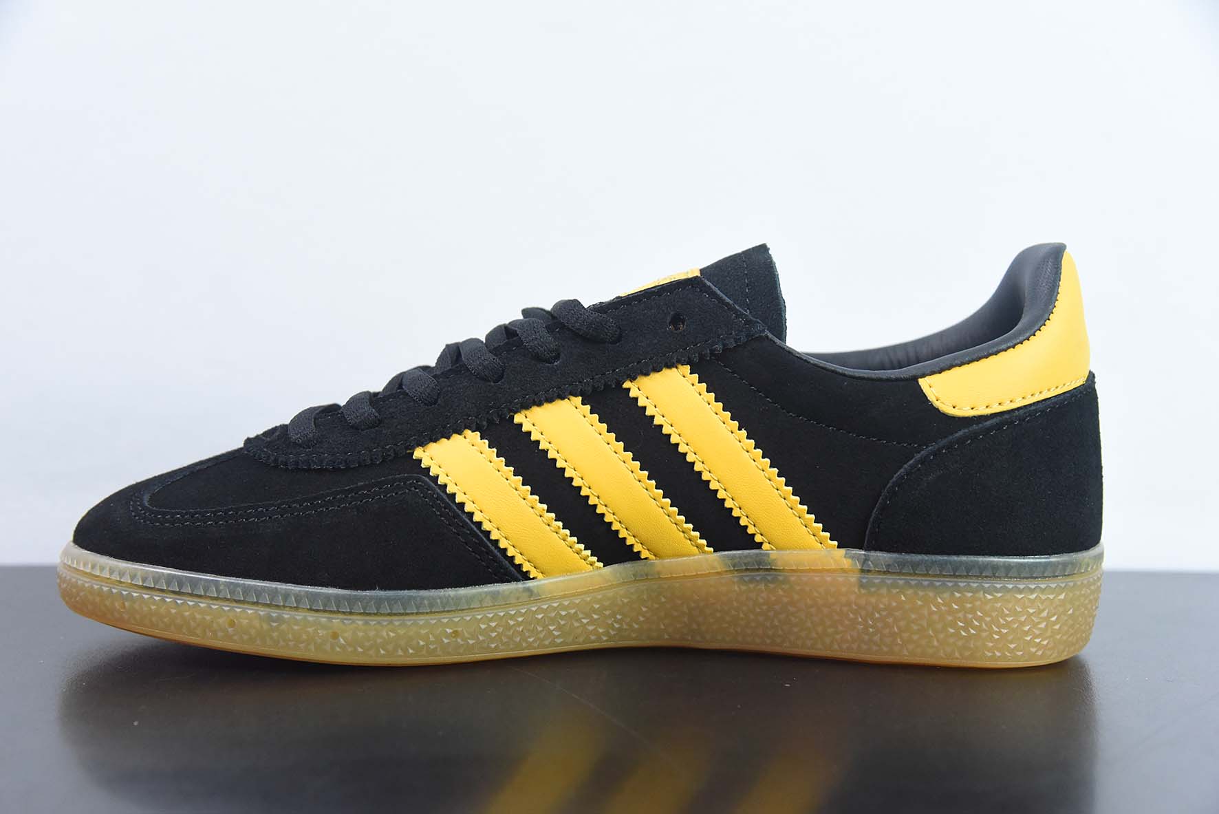 Adidas Handball Spezial 阿迪达斯经典款 复古休闲板鞋 货号: FX5676