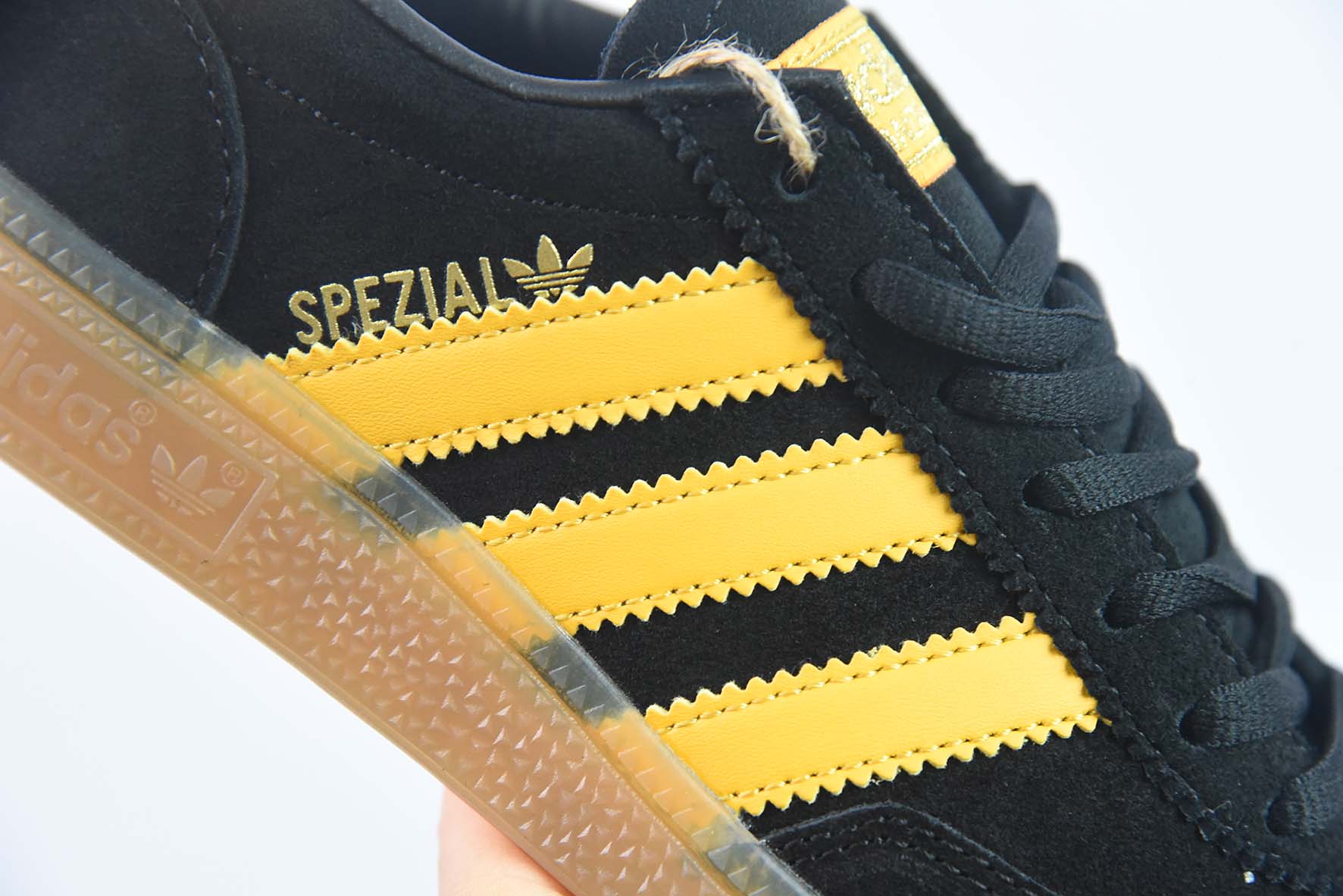 Adidas Handball Spezial 阿迪达斯经典款 复古休闲板鞋 货号: FX5676