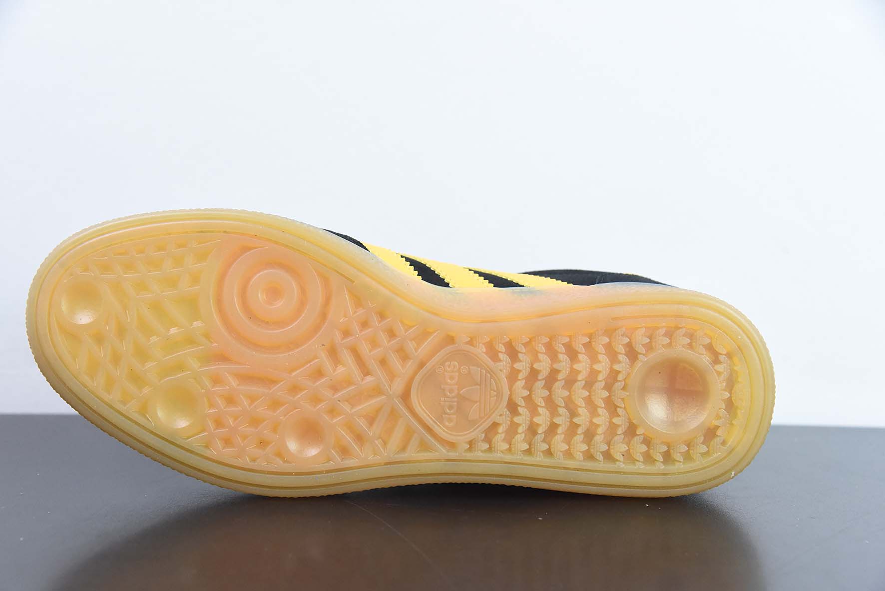 Adidas Handball Spezial 阿迪达斯经典款 复古休闲板鞋 货号: FX5676