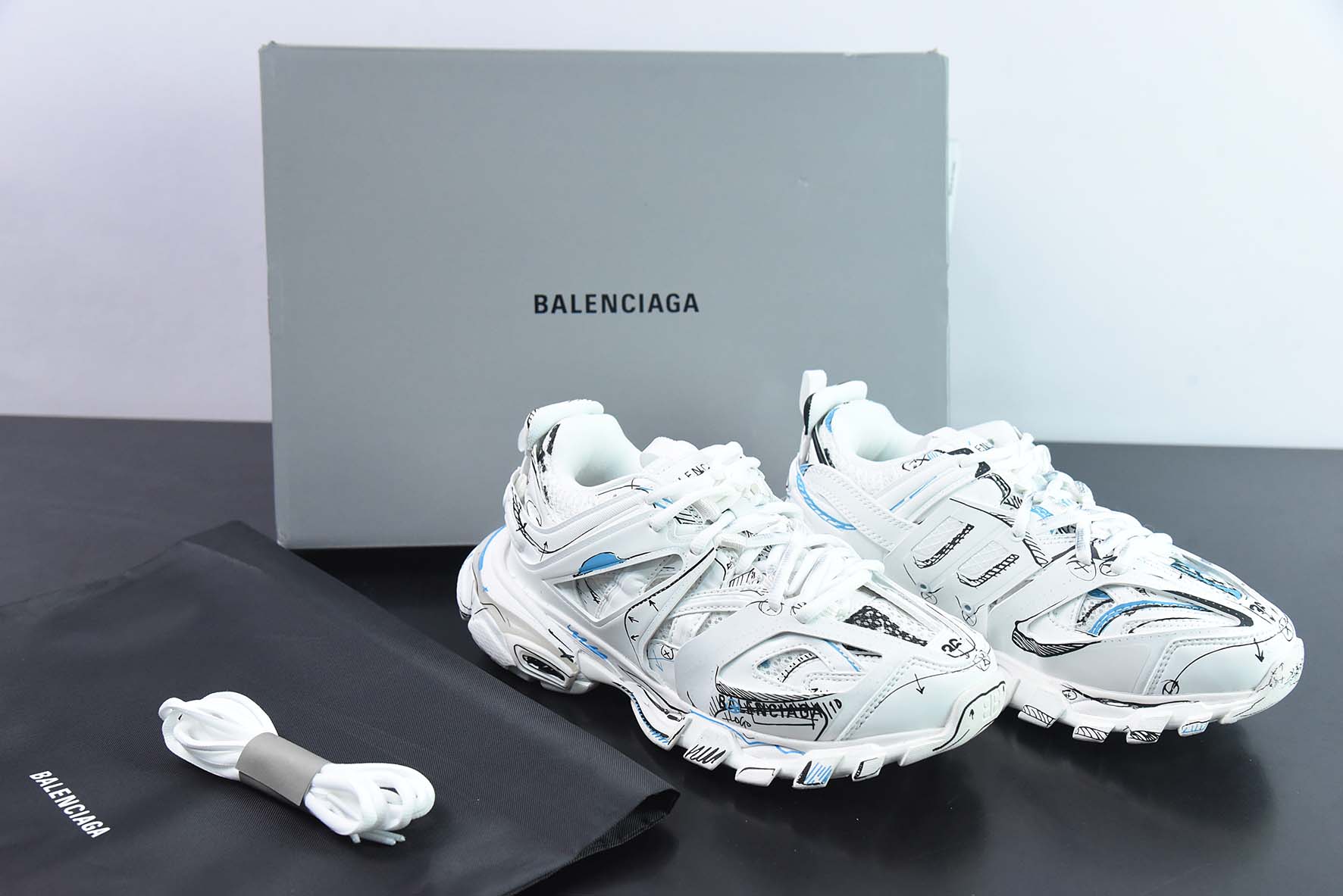 巴黎世家/Balenciaga 巴黎世家3.0低帮老爹鞋  白黑蓝 货号：542023 W3SRA 9014