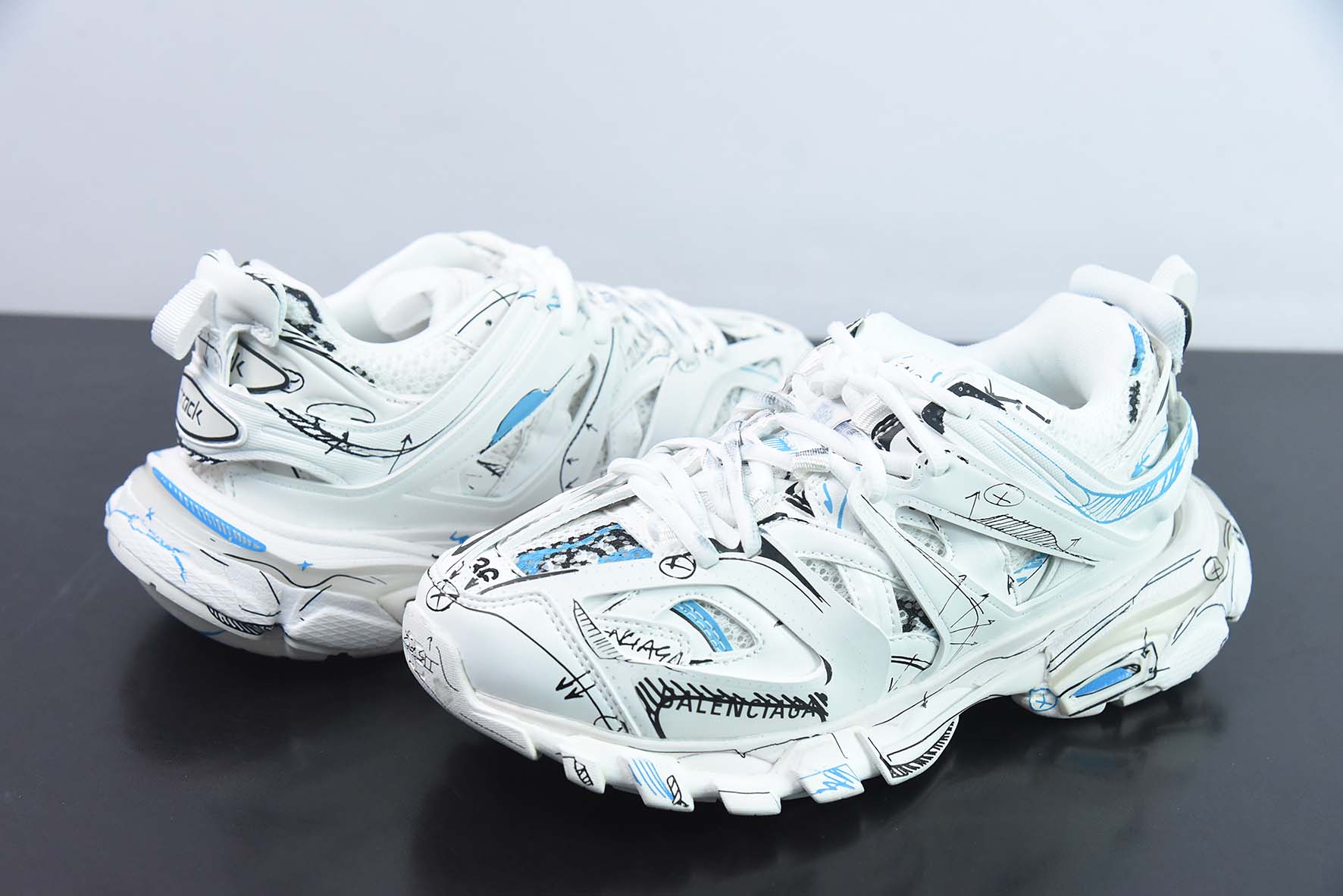巴黎世家/Balenciaga 巴黎世家3.0低帮老爹鞋  白黑蓝 货号：542023 W3SRA 9014