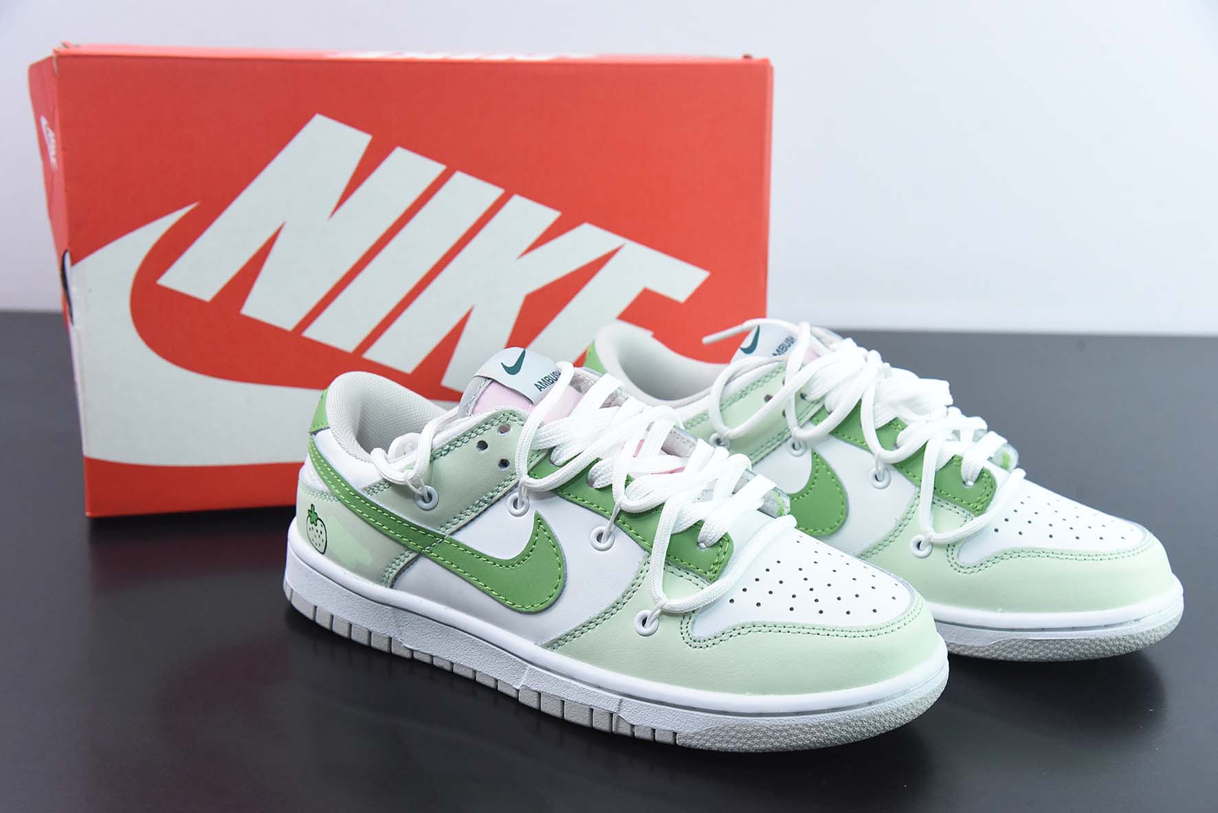 NK Dunk Low 解构 奶缇莓莓 灰白蓝低帮运动鞋 货号：FD1232-002
