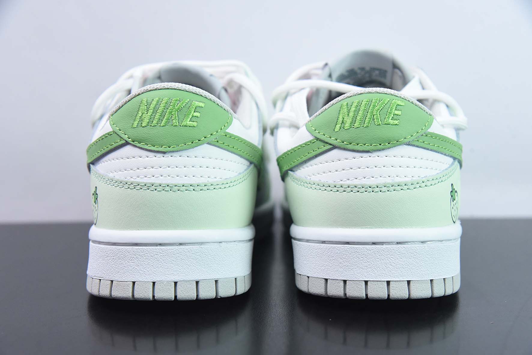 NK Dunk Low 解构 奶缇莓莓 灰白蓝低帮运动鞋 货号：FD1232-002