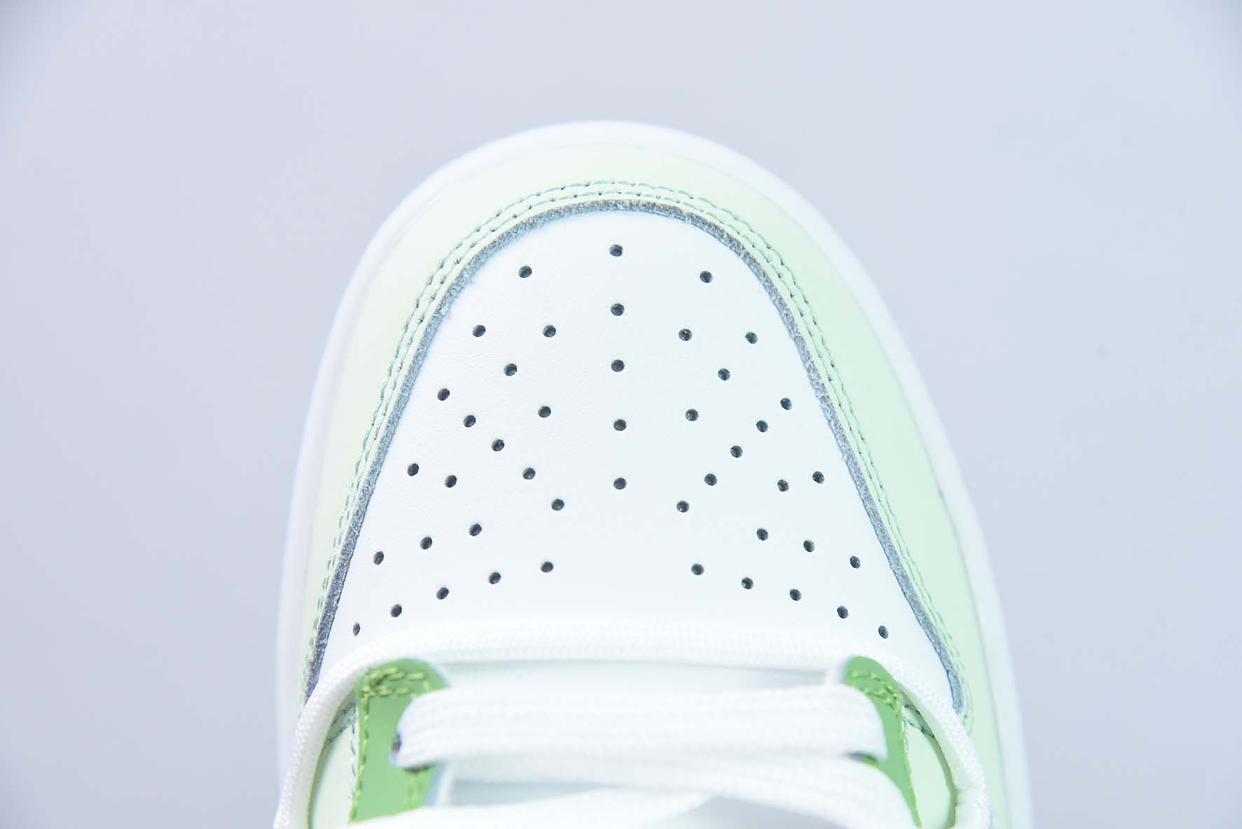 NK Dunk Low 解构 奶缇莓莓 灰白蓝低帮运动鞋 货号：FD1232-002