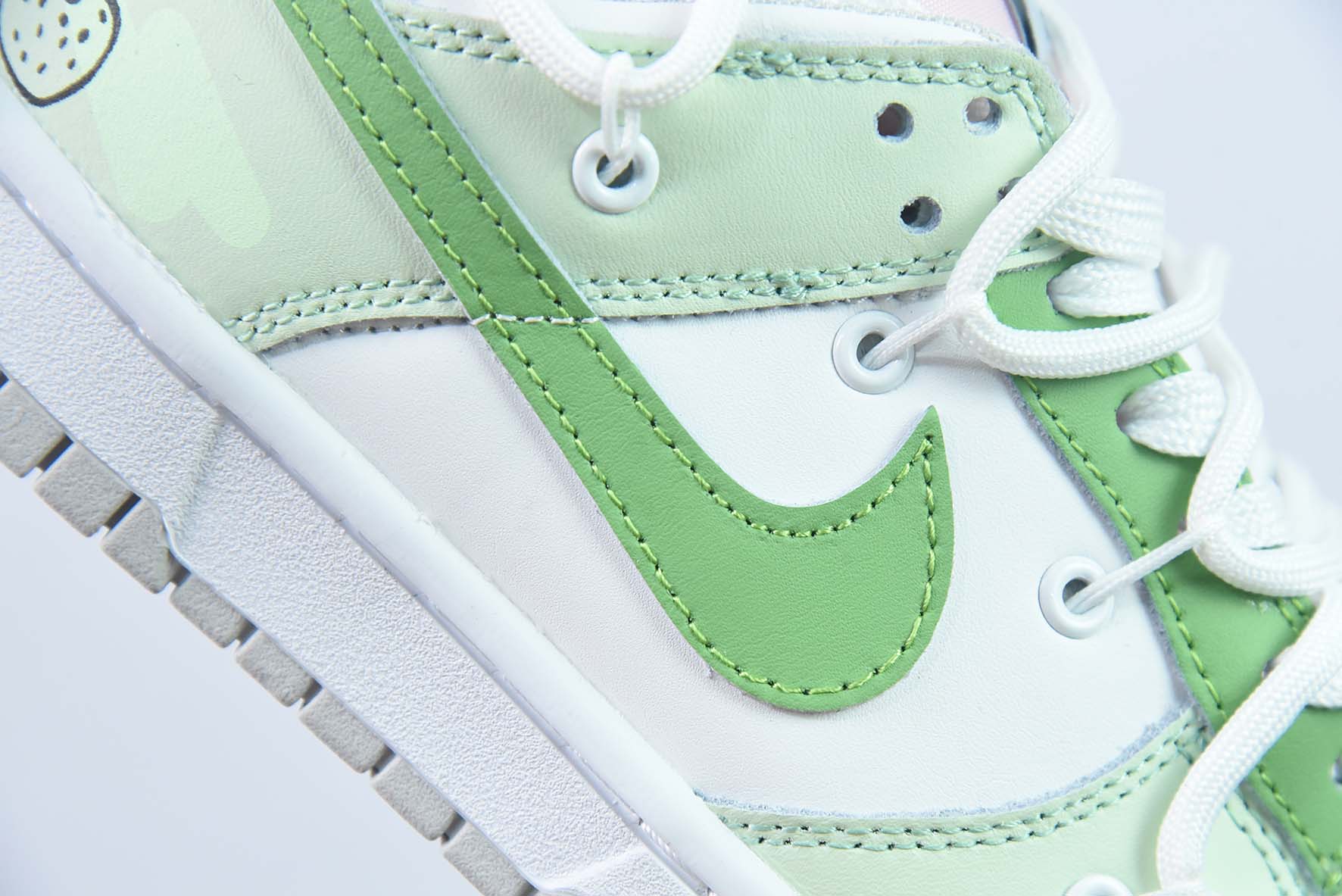 NK Dunk Low 解构 奶缇莓莓 灰白蓝低帮运动鞋 货号：FD1232-002