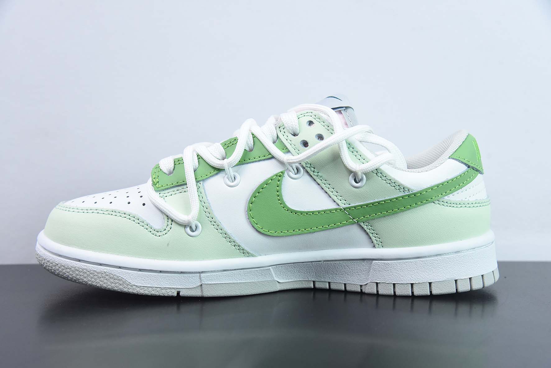 NK Dunk Low 解构 奶缇莓莓 灰白蓝低帮运动鞋 货号：FD1232-002