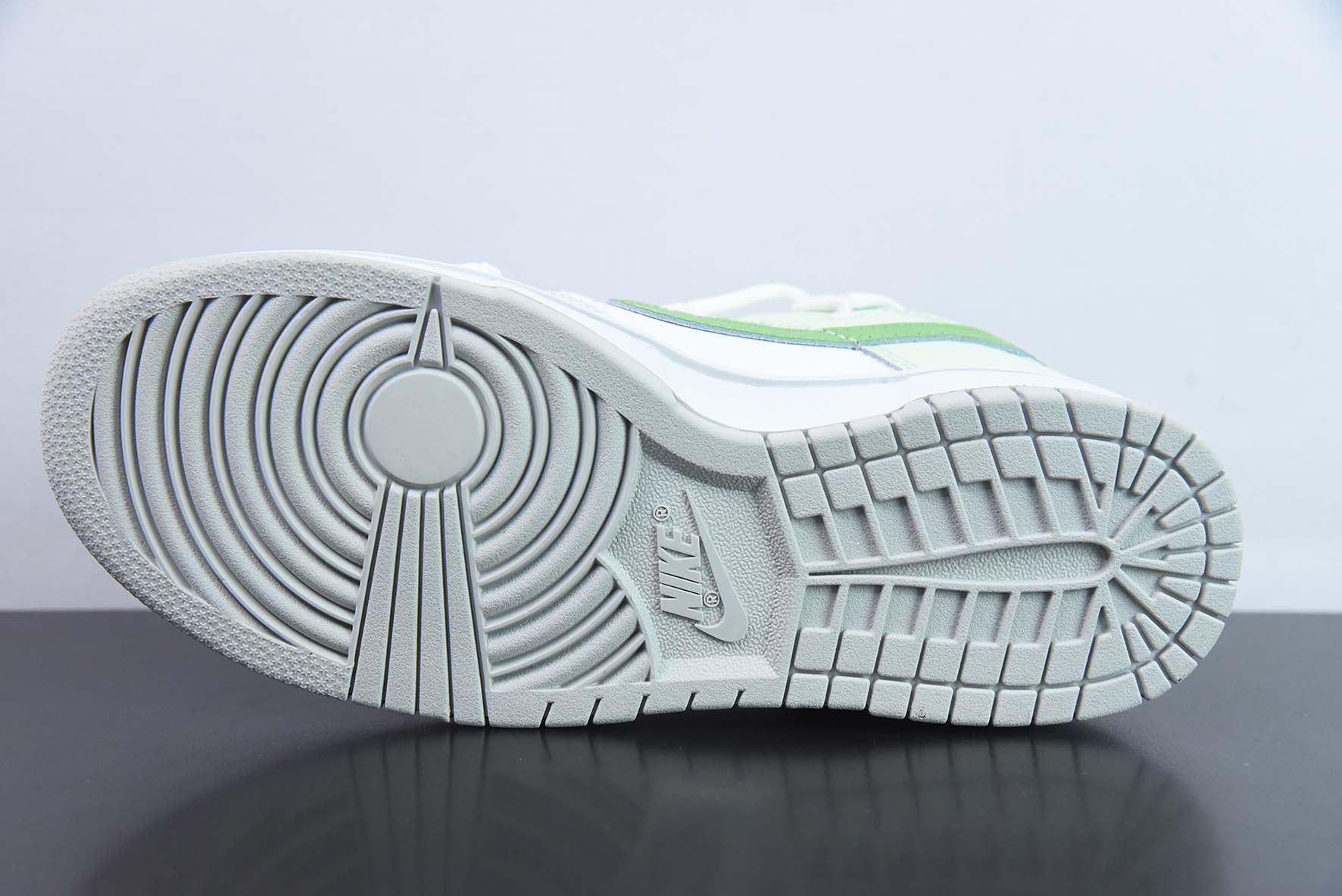 NK Dunk Low 解构 奶缇莓莓 灰白蓝低帮运动鞋 货号：FD1232-002