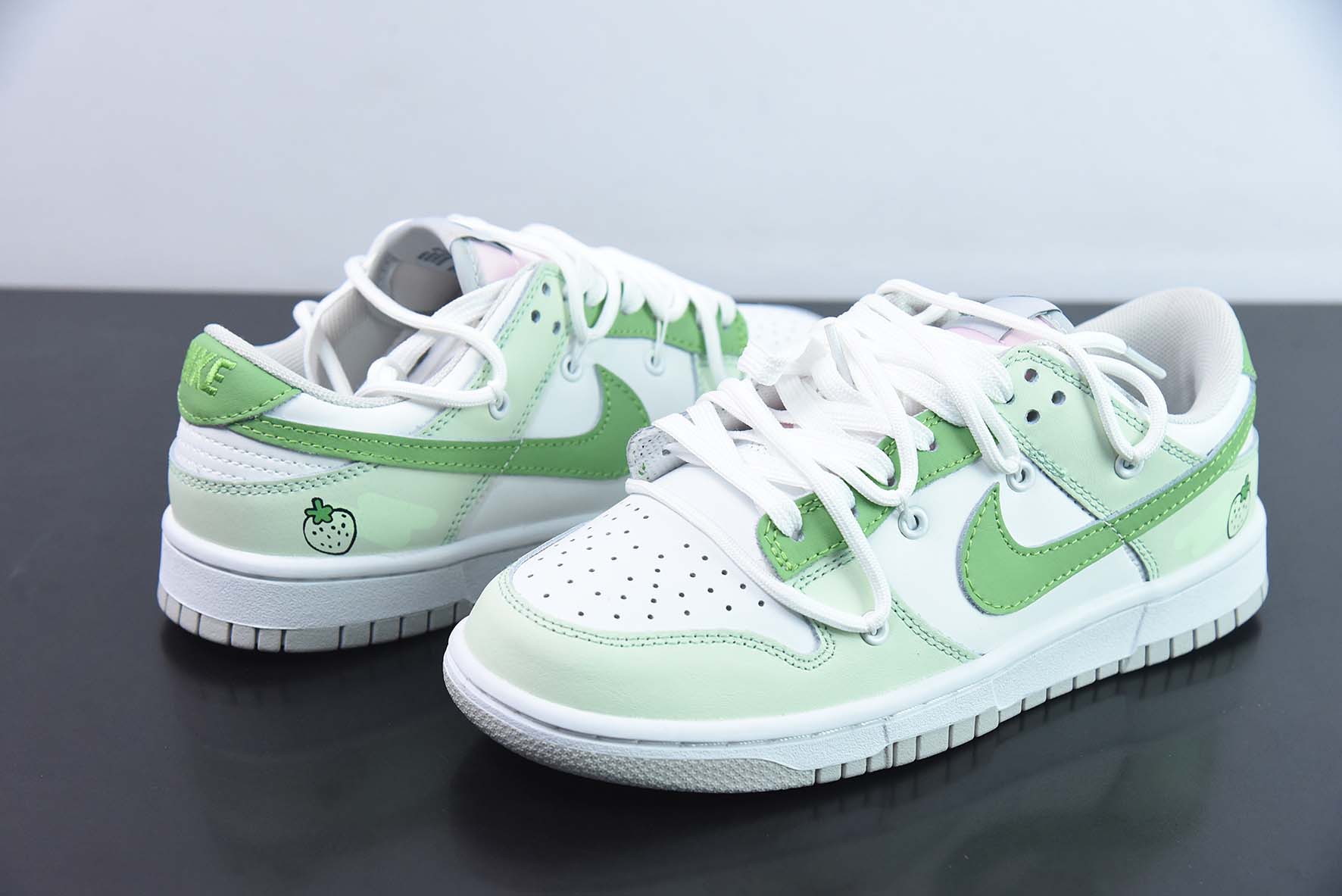 NK Dunk Low 解构 奶缇莓莓 灰白蓝低帮运动鞋 货号：FD1232-002