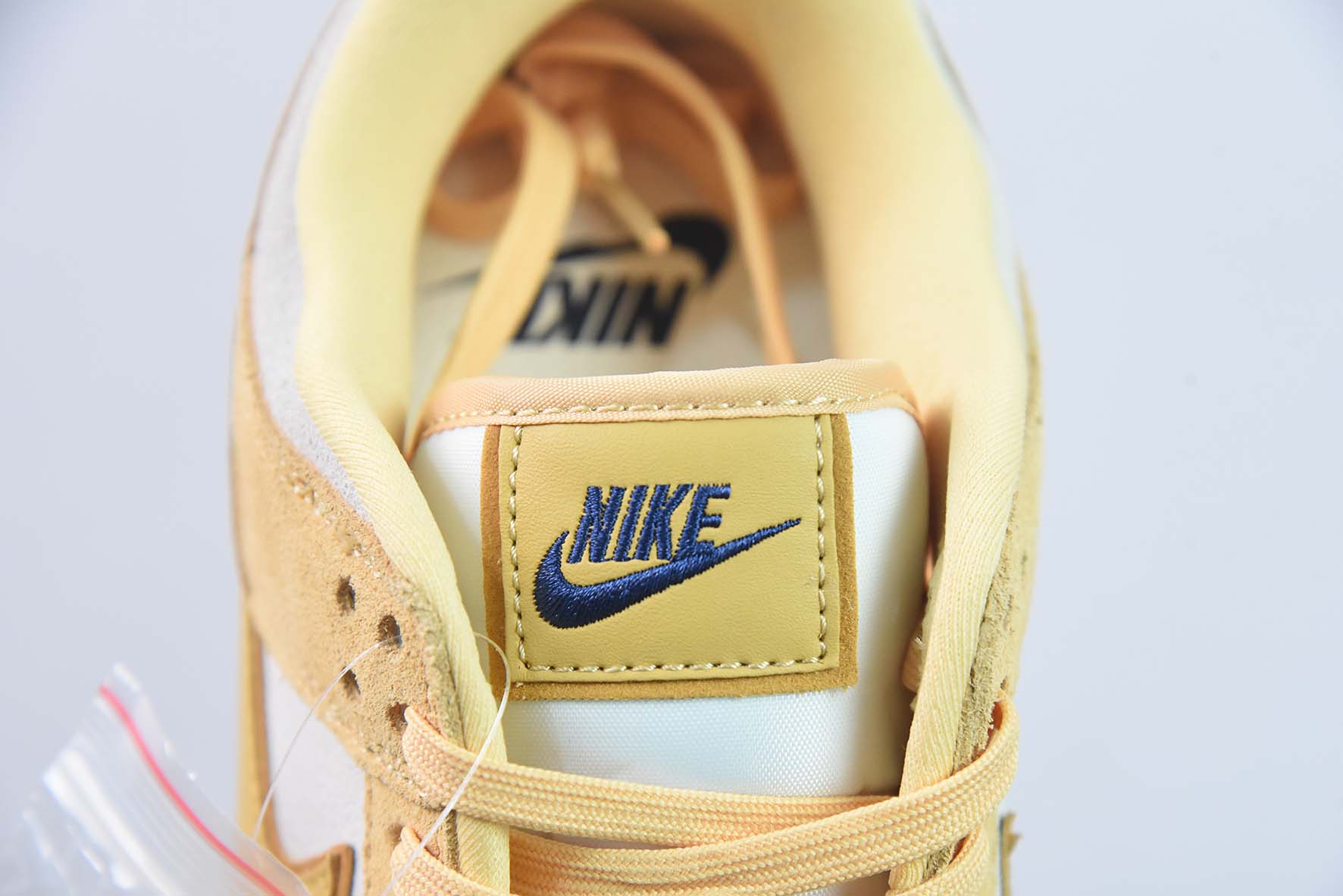 Nike SB Dunk Low LX"Gold Suede" 黄金小麦低帮运动鞋 货号:DV7411-200