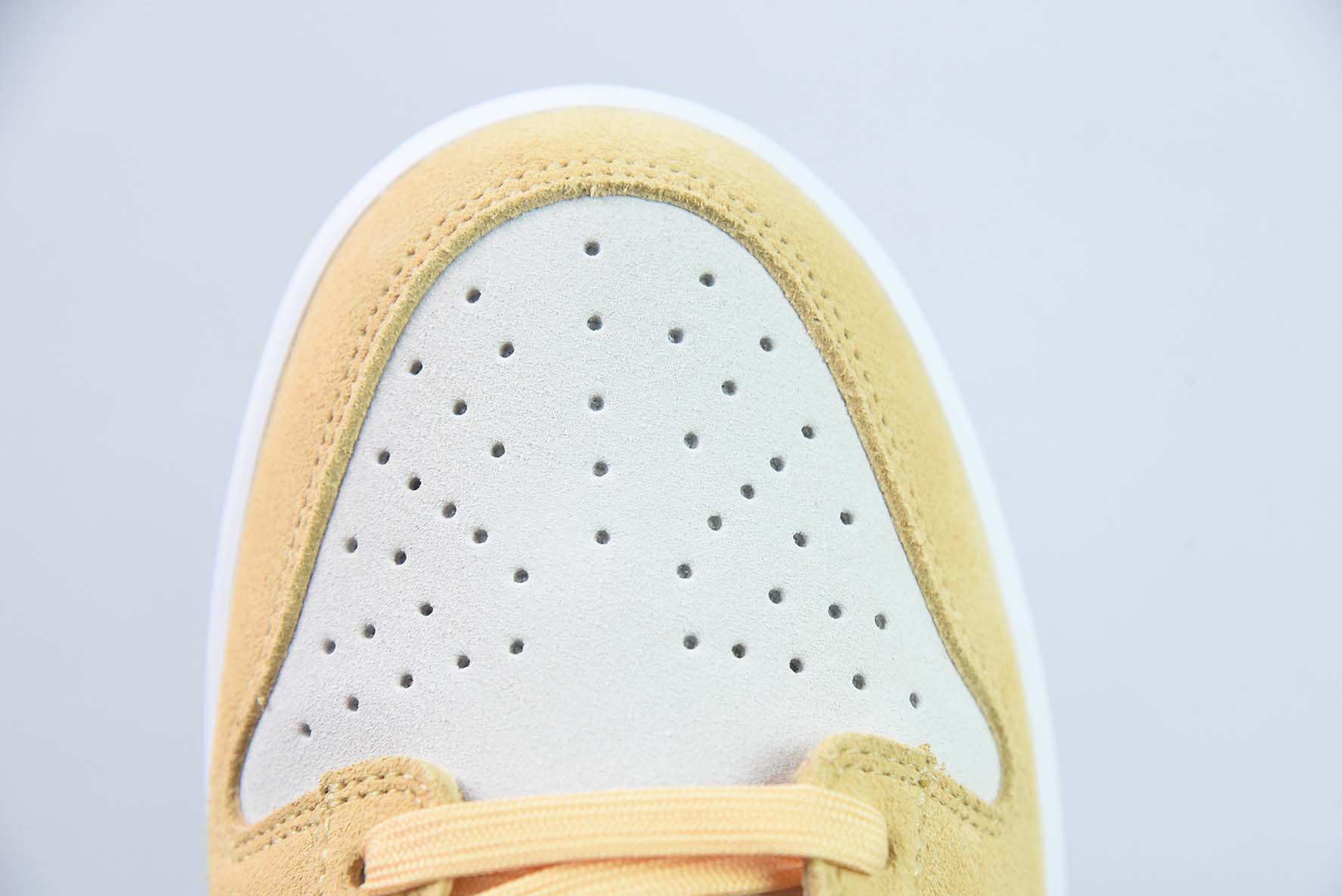 Nike SB Dunk Low LX"Gold Suede" 黄金小麦低帮运动鞋 货号:DV7411-200