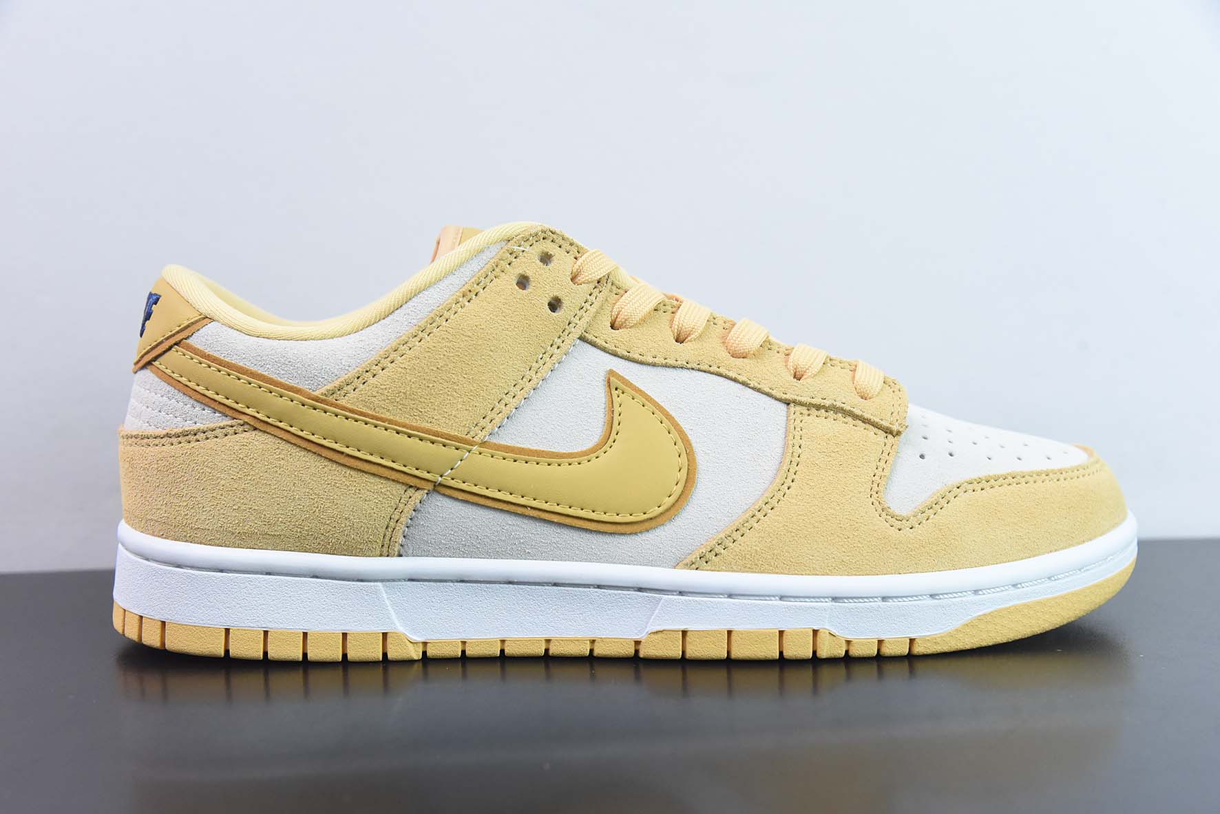 Nike SB Dunk Low LX"Gold Suede" 黄金小麦低帮运动鞋 货号:DV7411-200