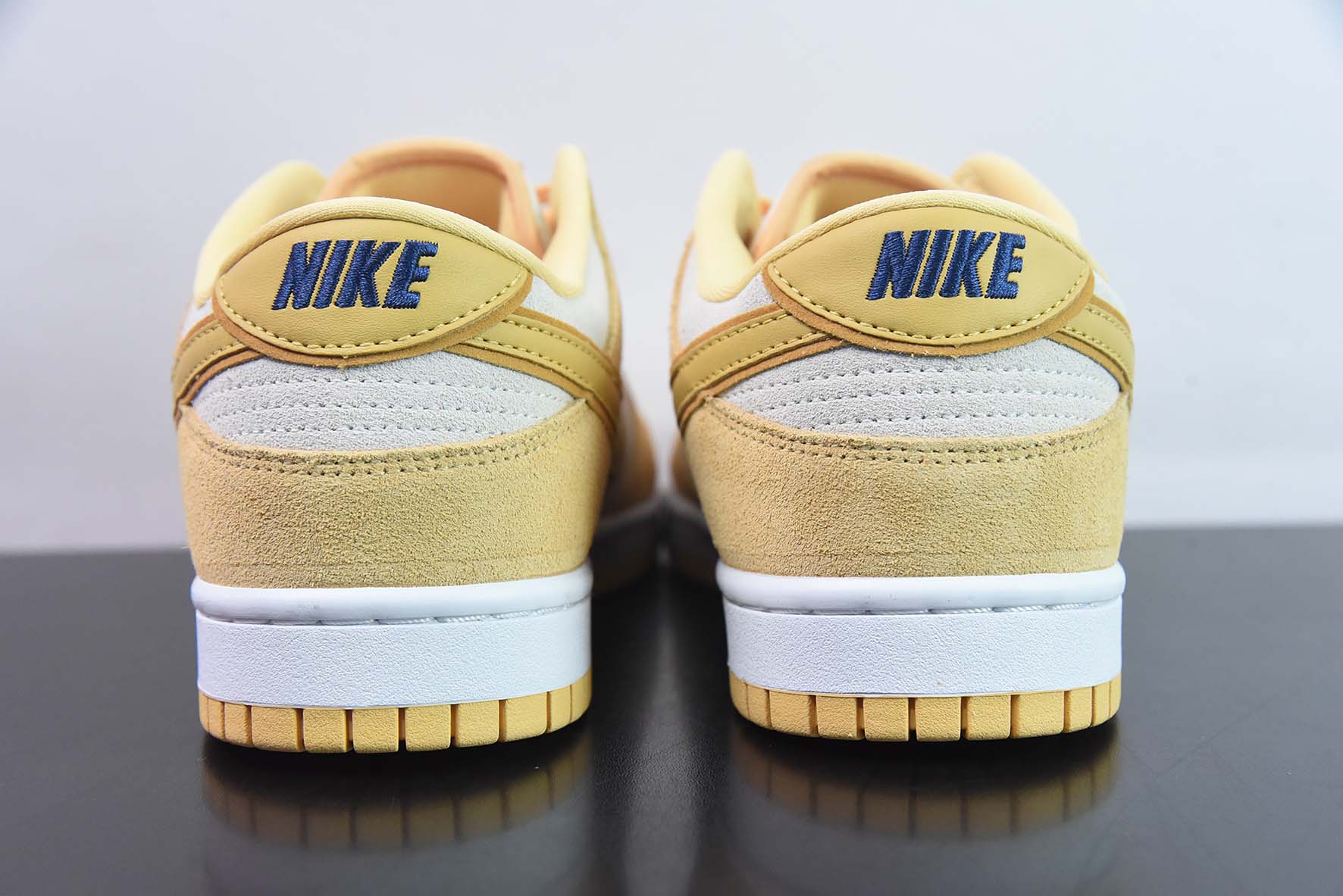 Nike SB Dunk Low LX"Gold Suede" 黄金小麦低帮运动鞋 货号:DV7411-200