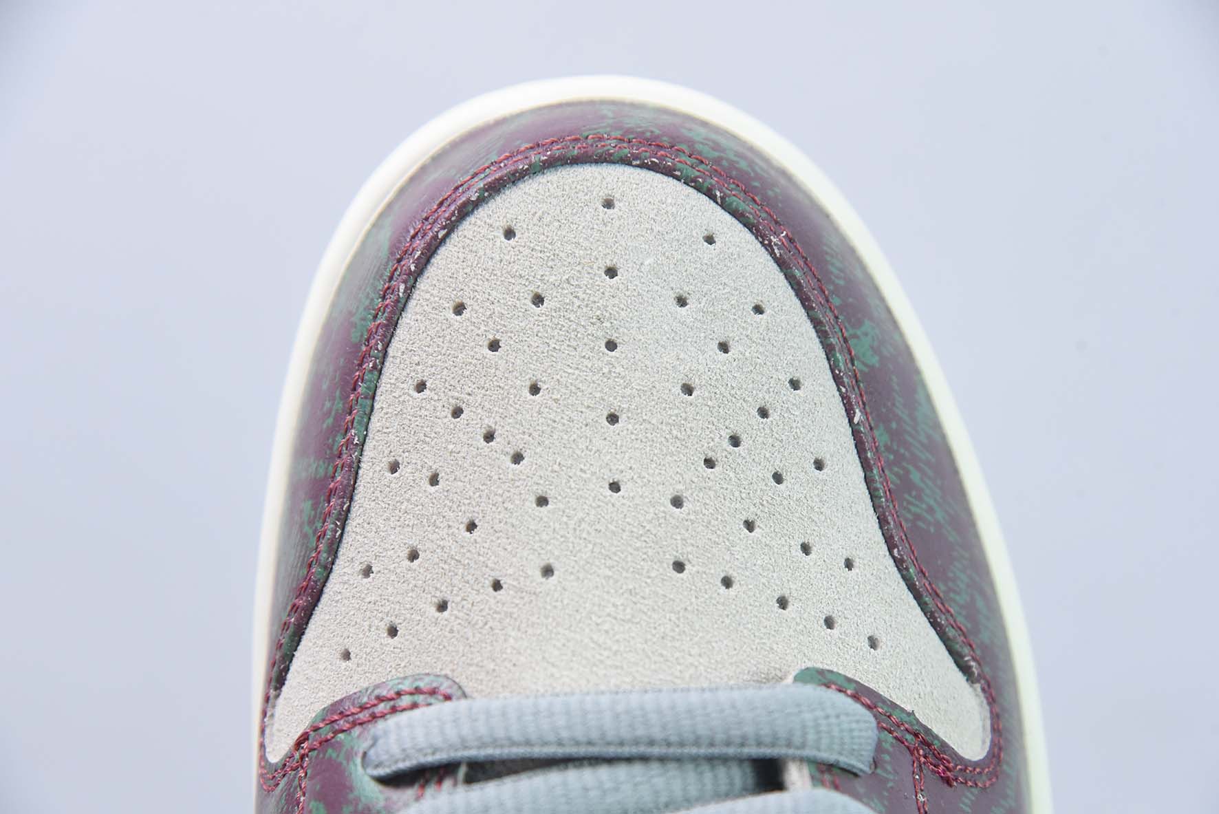 NikeSBDunkLow 白绿联名低帮运动鞋 货号:FN4193 100