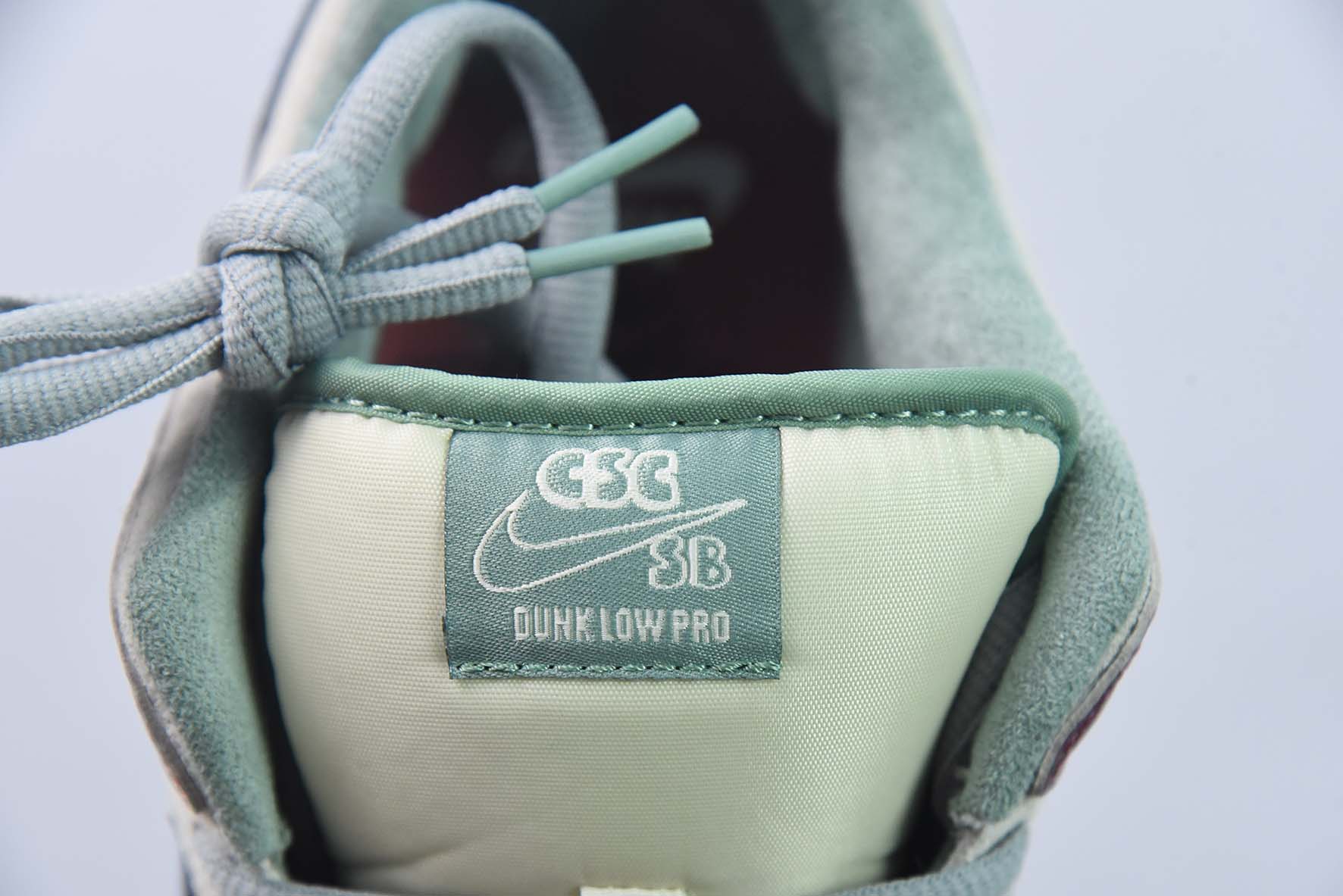 NikeSBDunkLow 白绿联名低帮运动鞋 货号:FN4193 100