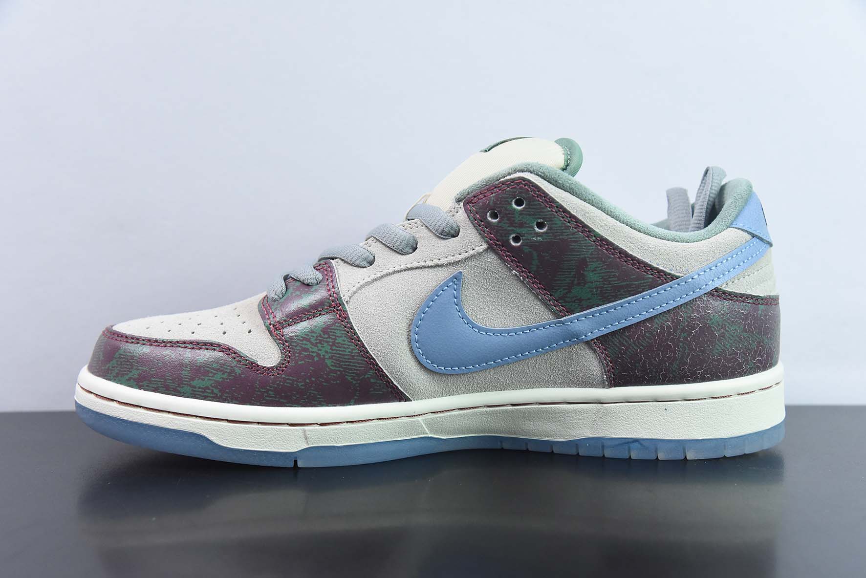 NikeSBDunkLow 白绿联名低帮运动鞋 货号:FN4193 100