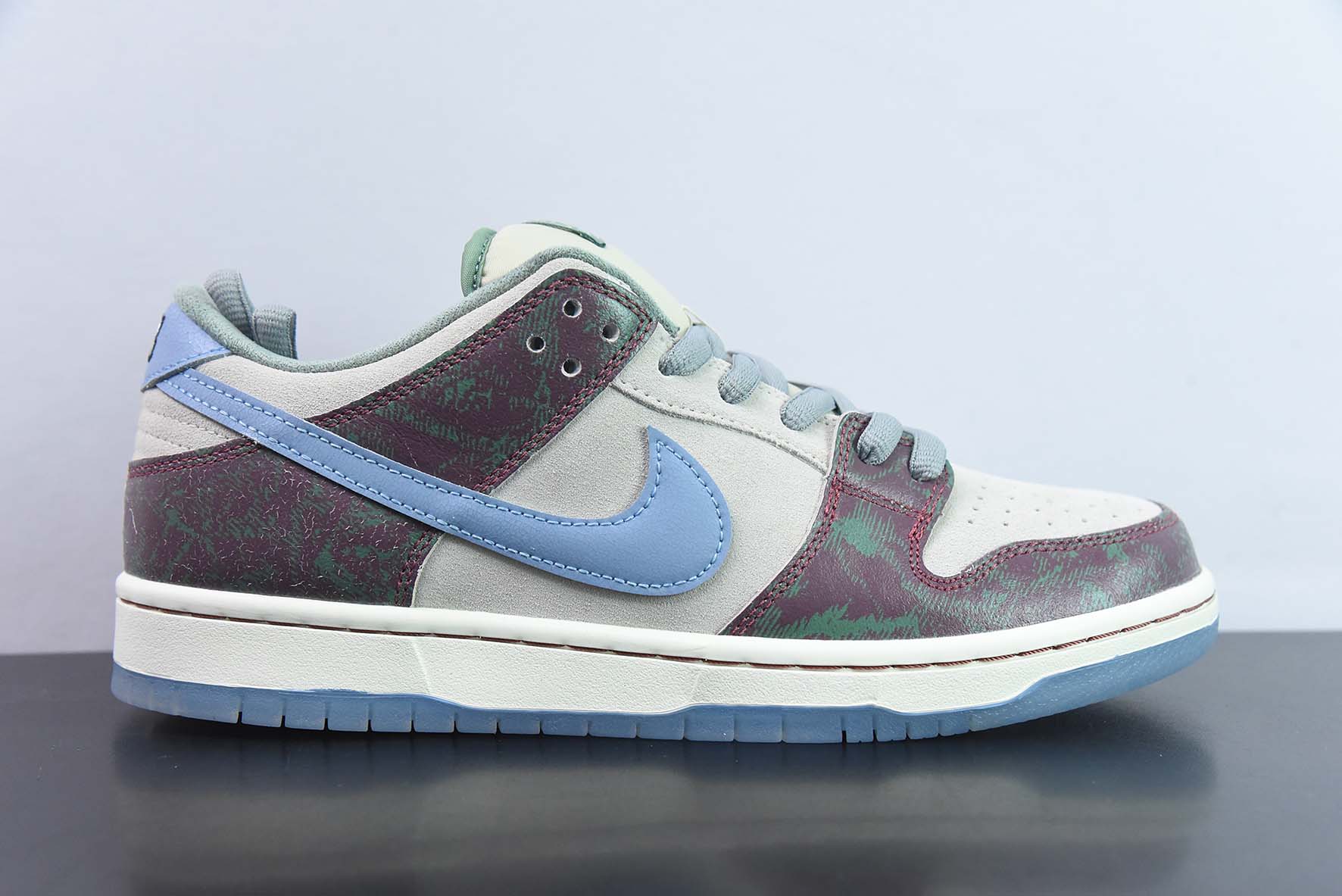 NikeSBDunkLow 白绿联名低帮运动鞋 货号:FN4193 100