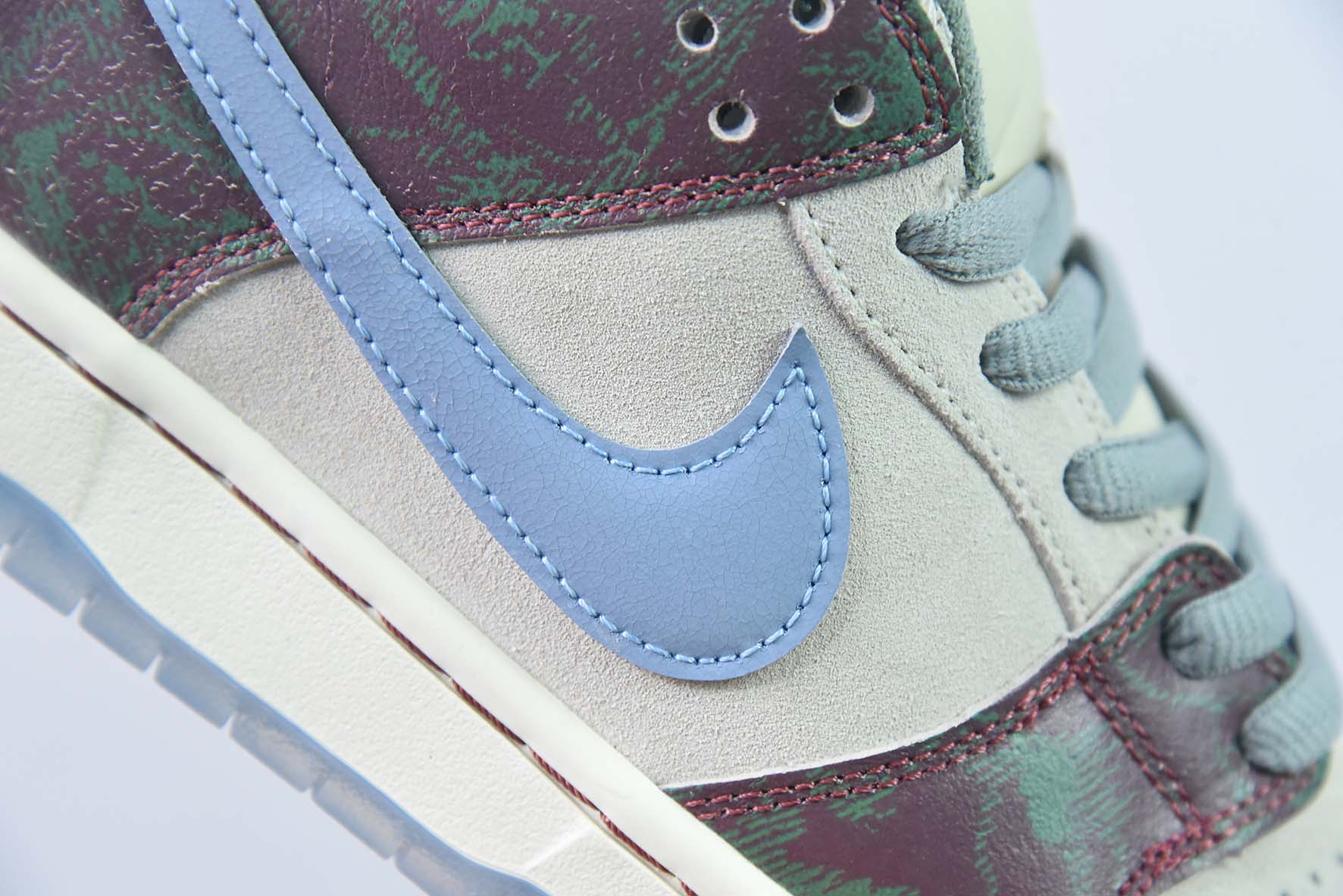 NikeSBDunkLow 白绿联名低帮运动鞋 货号:FN4193 100
