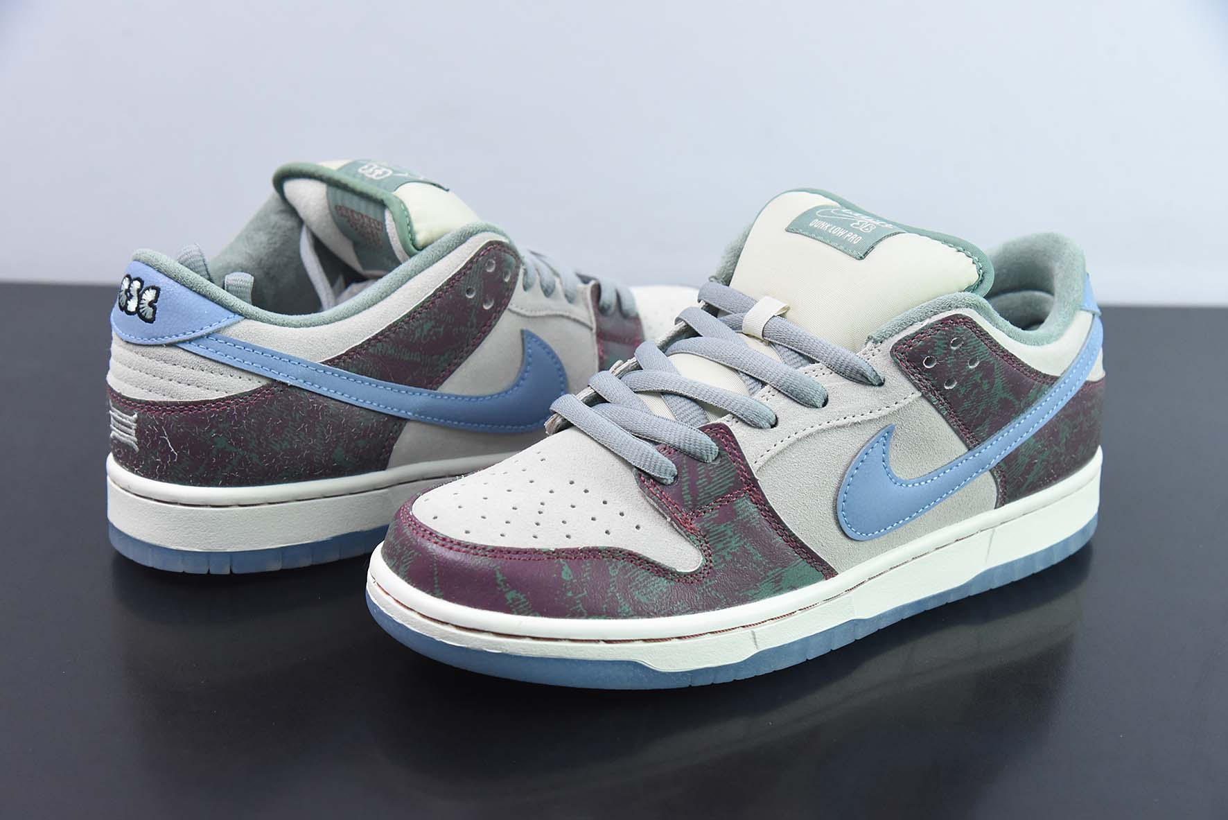NikeSBDunkLow 白绿联名低帮运动鞋 货号:FN4193 100