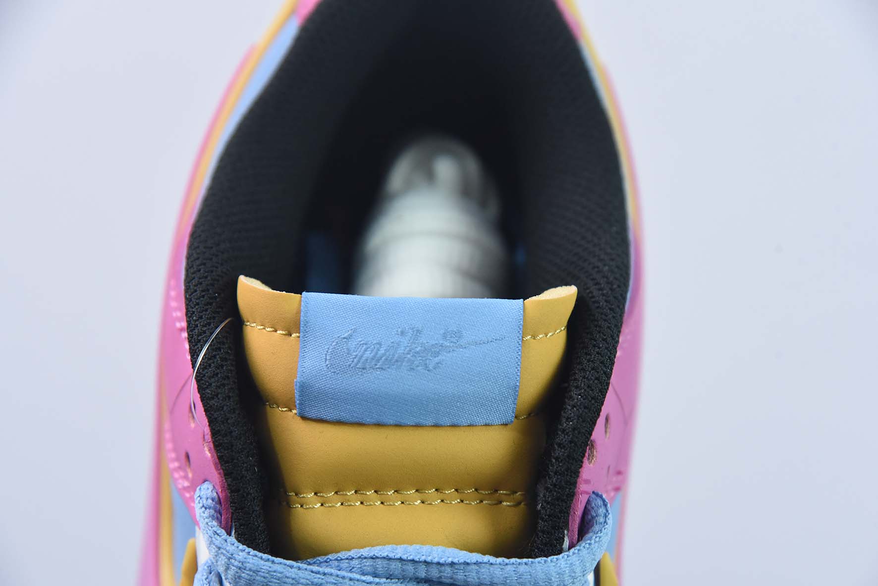 Nike SB Dunk Low 粉蓝白 圣斗士星矢低帮运动鞋 货号：ZD2356-153