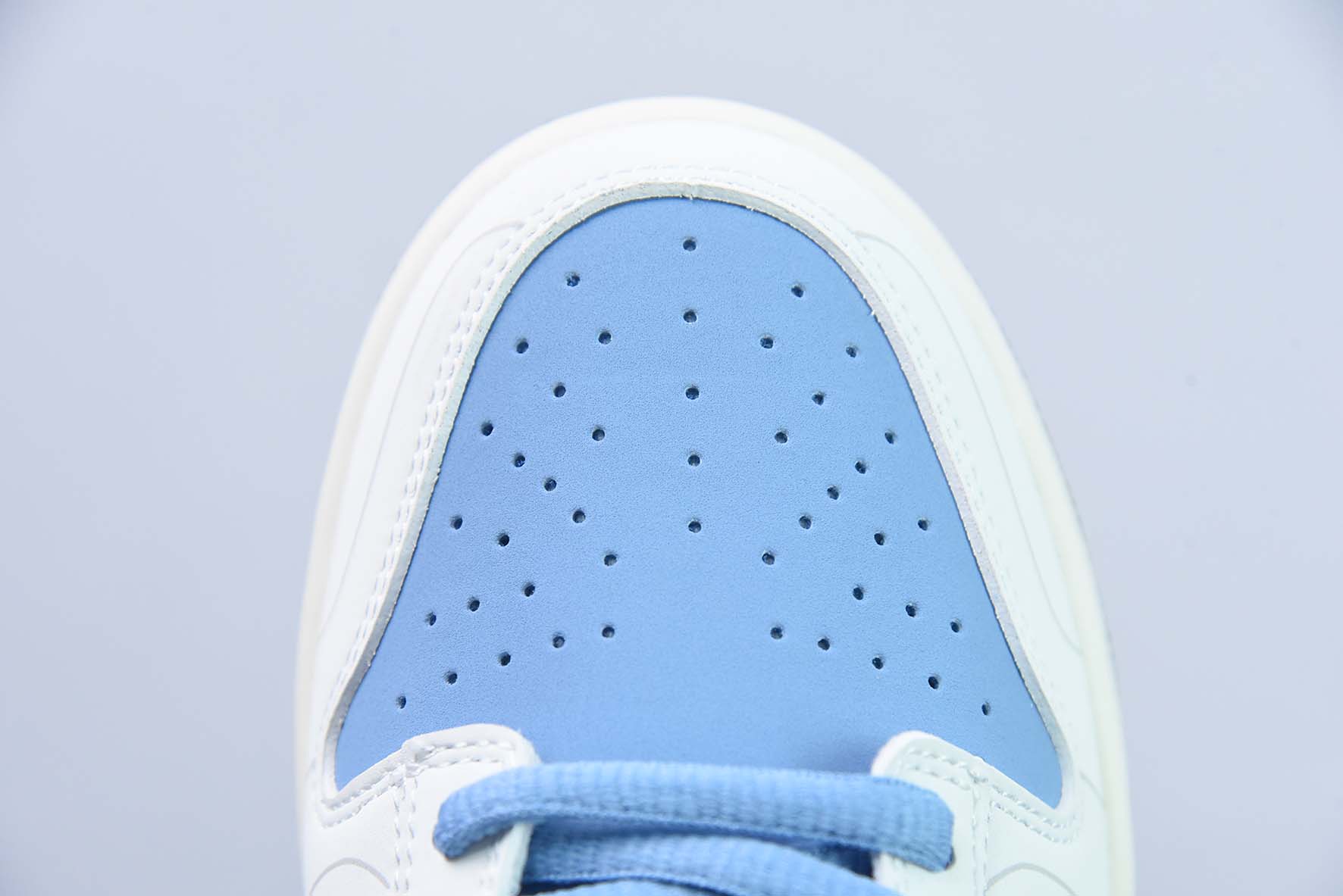 Nike SB Dunk Low 粉蓝白 圣斗士星矢低帮运动鞋 货号：ZD2356-153