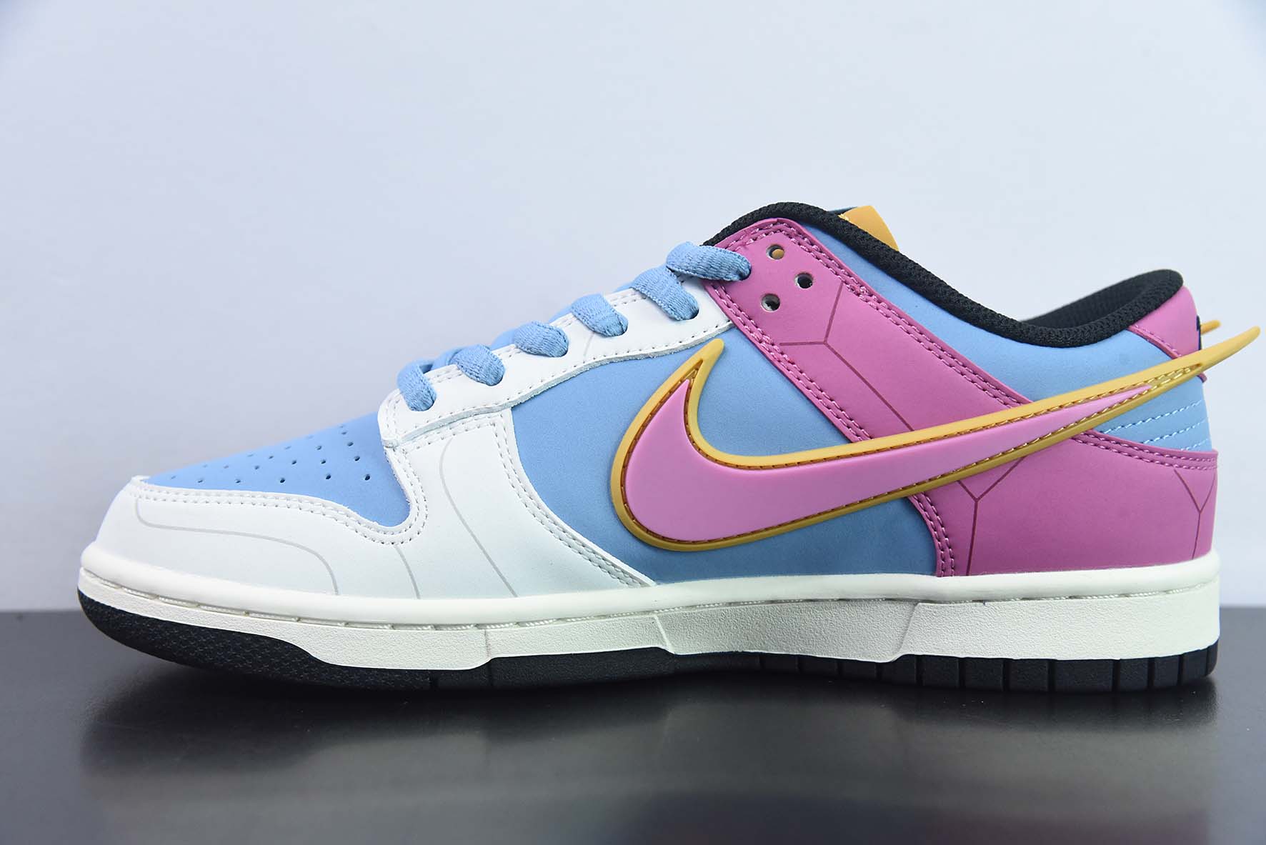 Nike SB Dunk Low 粉蓝白 圣斗士星矢低帮运动鞋 货号：ZD2356-153