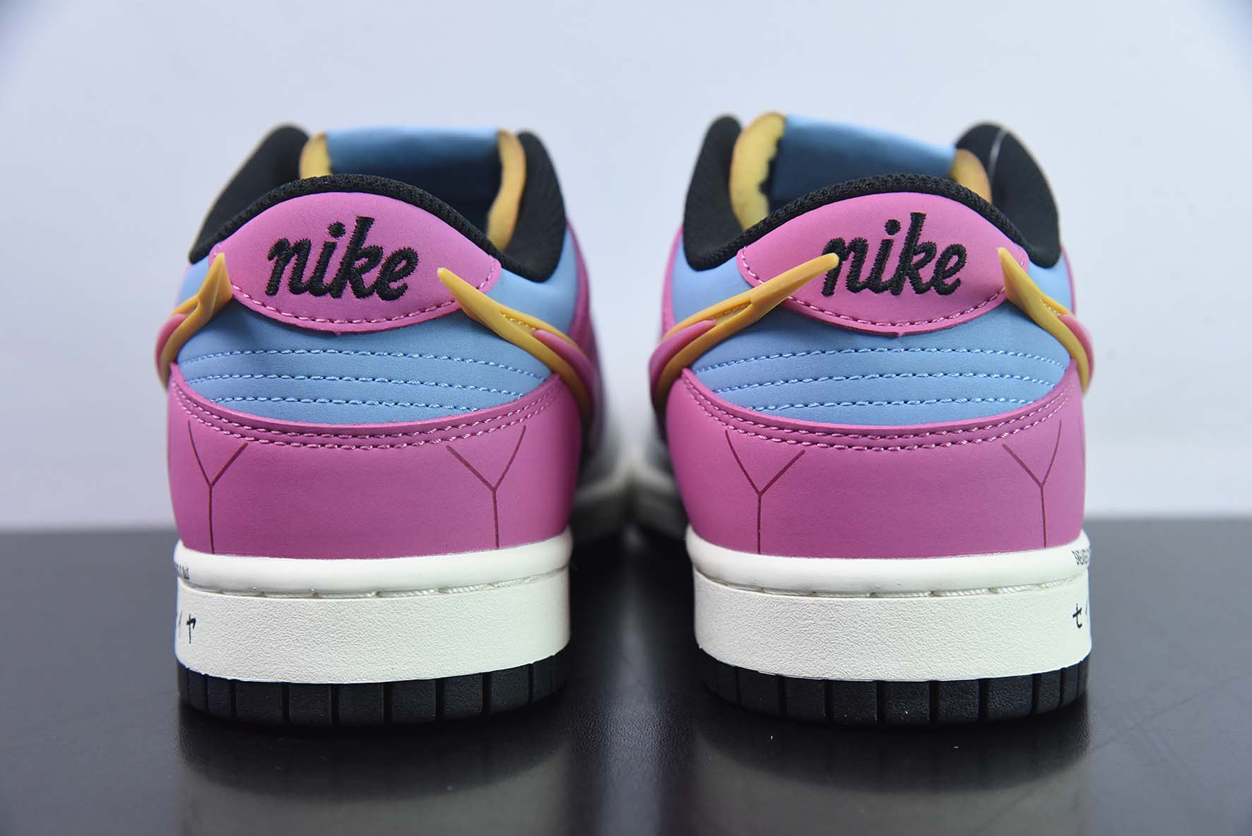 Nike SB Dunk Low 粉蓝白 圣斗士星矢低帮运动鞋 货号：ZD2356-153
