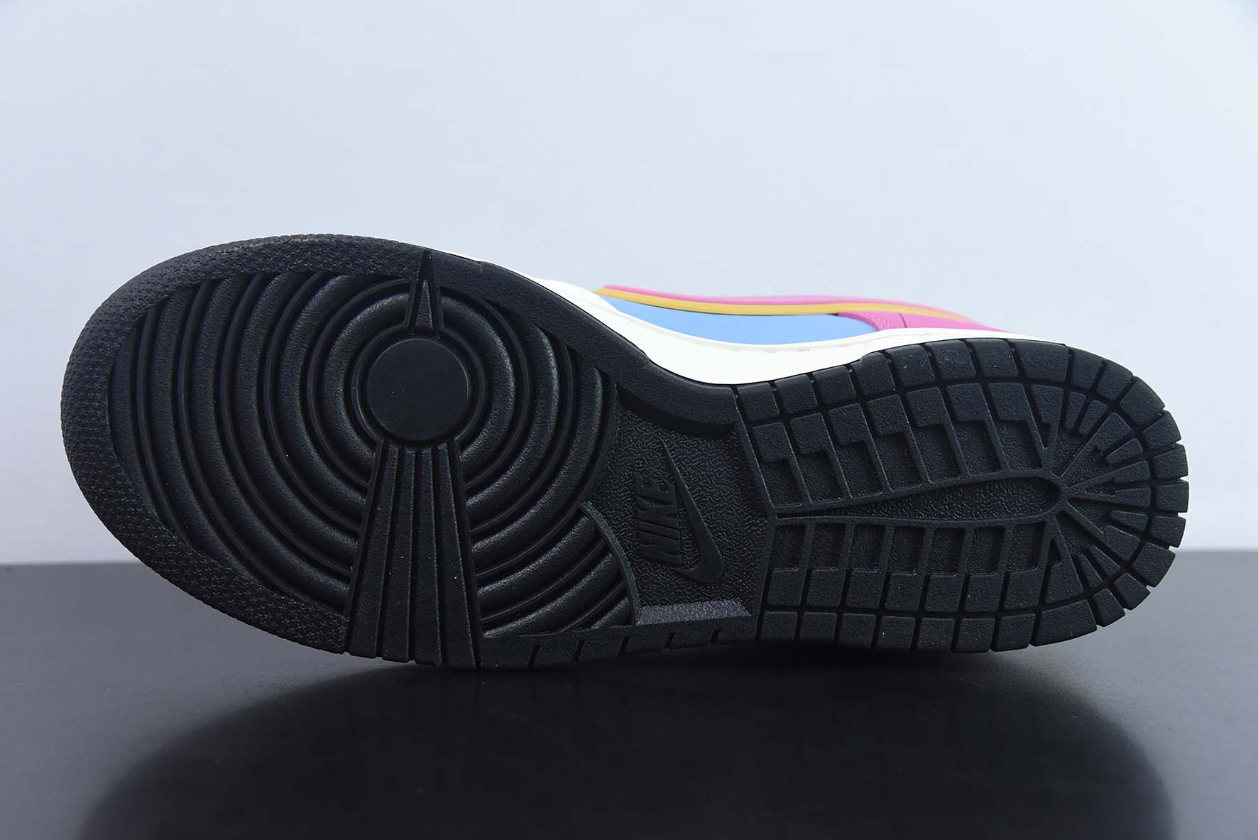 Nike SB Dunk Low 粉蓝白 圣斗士星矢低帮运动鞋 货号：ZD2356-153