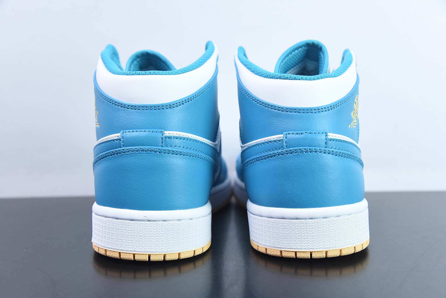 Air Jordan 1 MID AJ1中帮经典复古文化休闲运动篮球鞋“白湖水蓝”货号:DQ8426-400