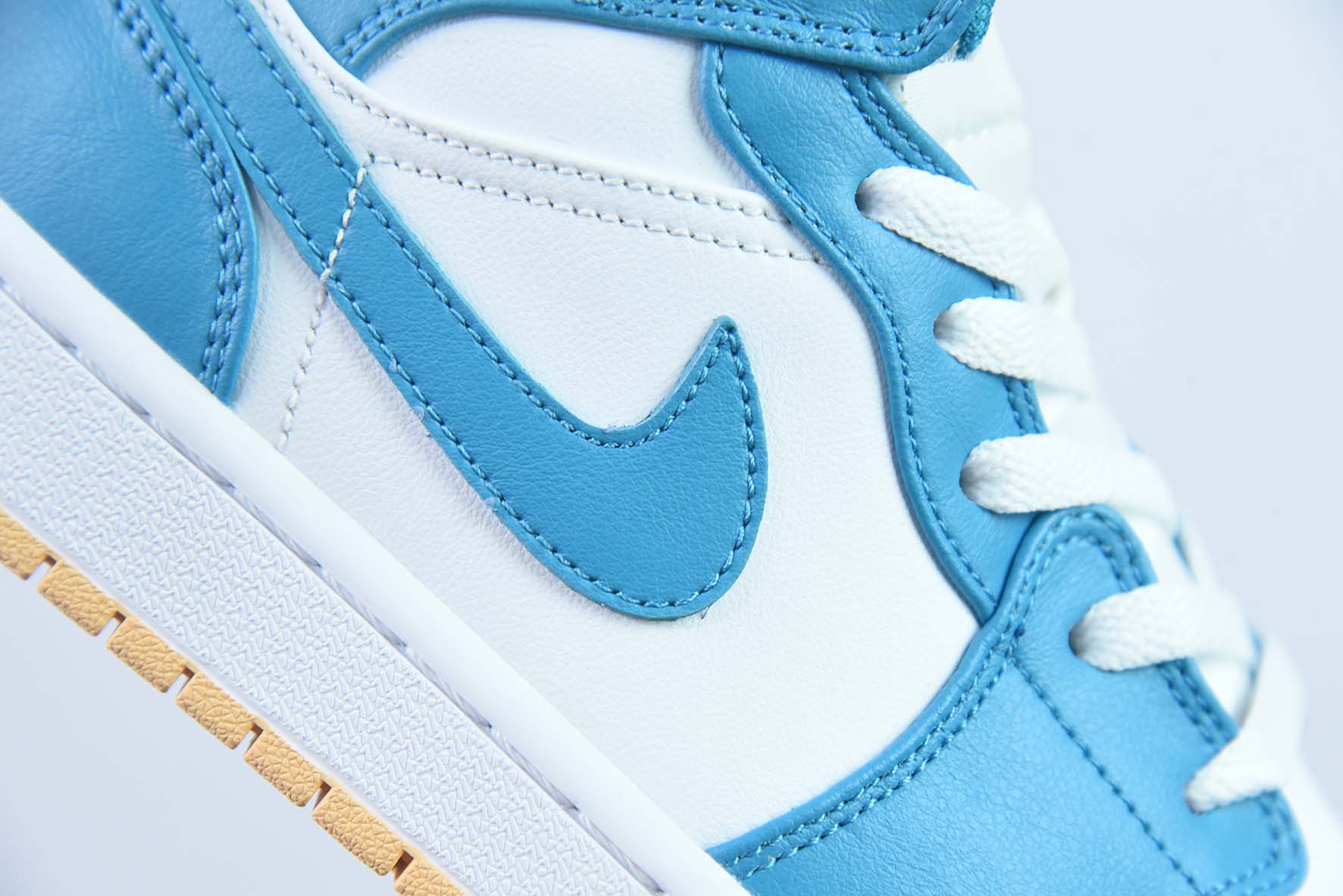 Air Jordan 1 MID AJ1中帮经典复古文化休闲运动篮球鞋“白湖水蓝”货号:DQ8426-400