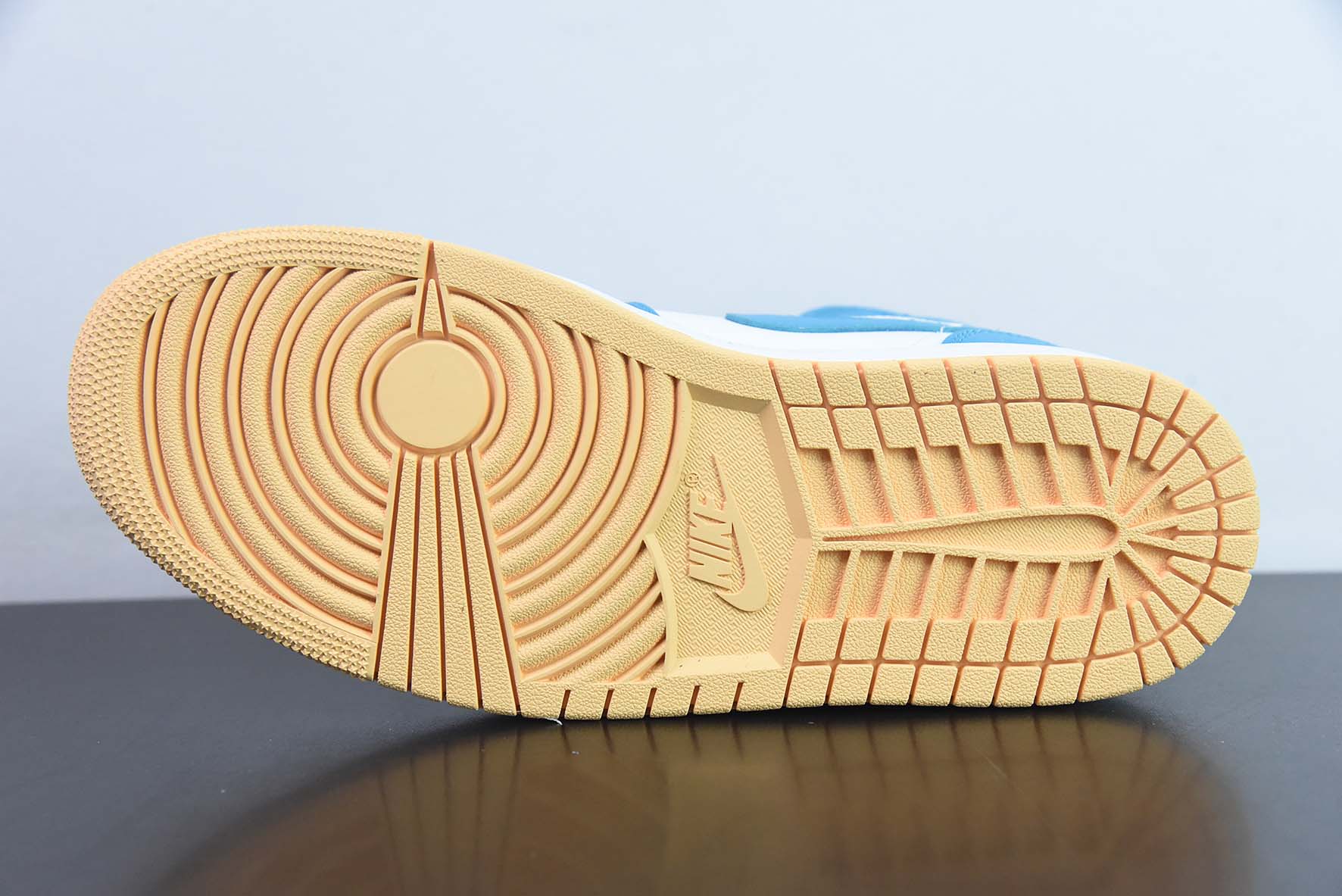Air Jordan 1 MID AJ1中帮经典复古文化休闲运动篮球鞋“白湖水蓝”货号:DQ8426-400