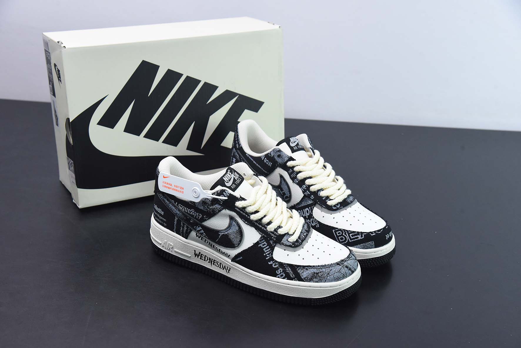 Nike Air Force 1 Low '07 “涂鸦黑白星期三美剧”低帮空军一号休闲板鞋 货号:FB0607-011