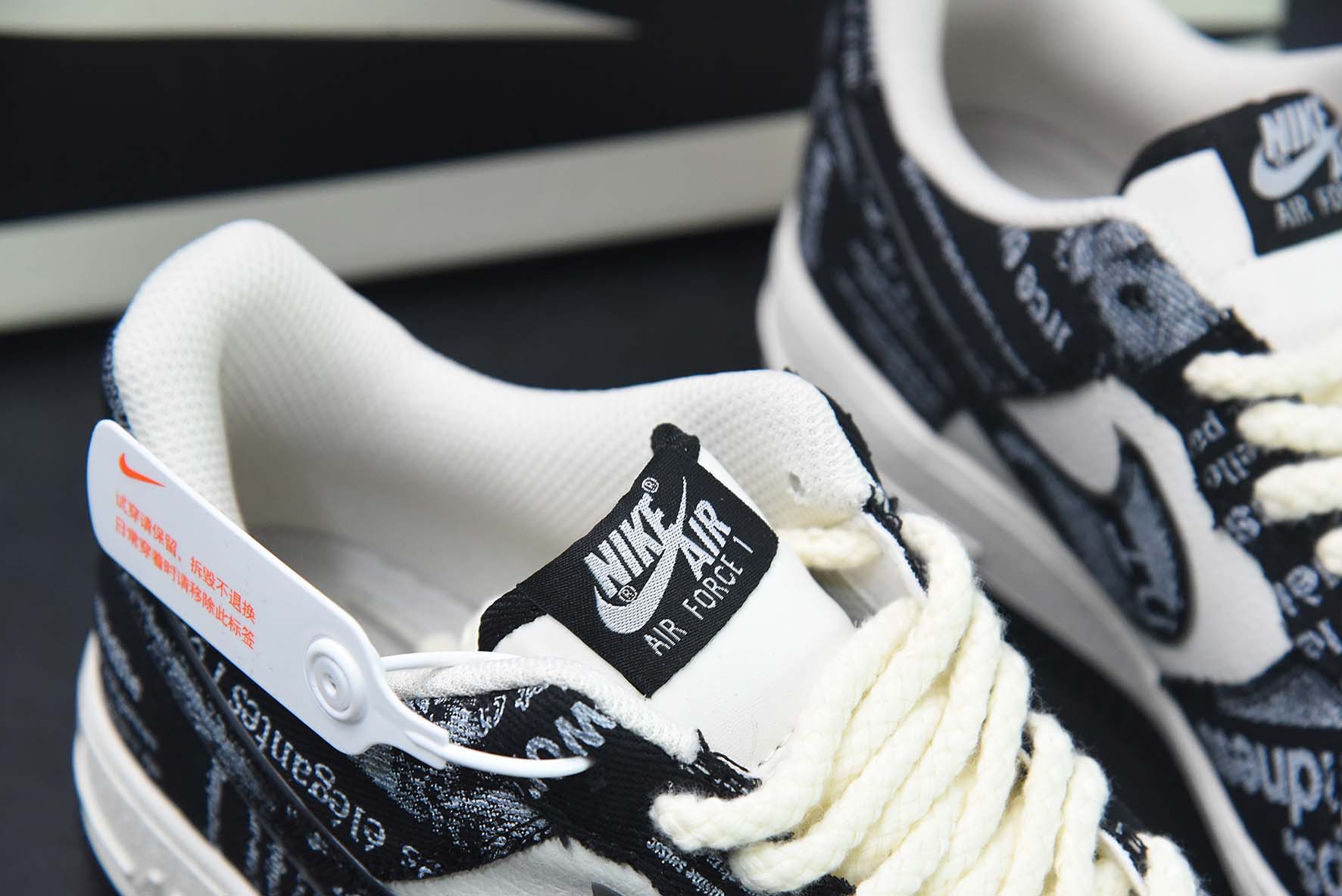 Nike Air Force 1 Low '07 “涂鸦黑白星期三美剧”低帮空军一号休闲板鞋 货号:FB0607-011