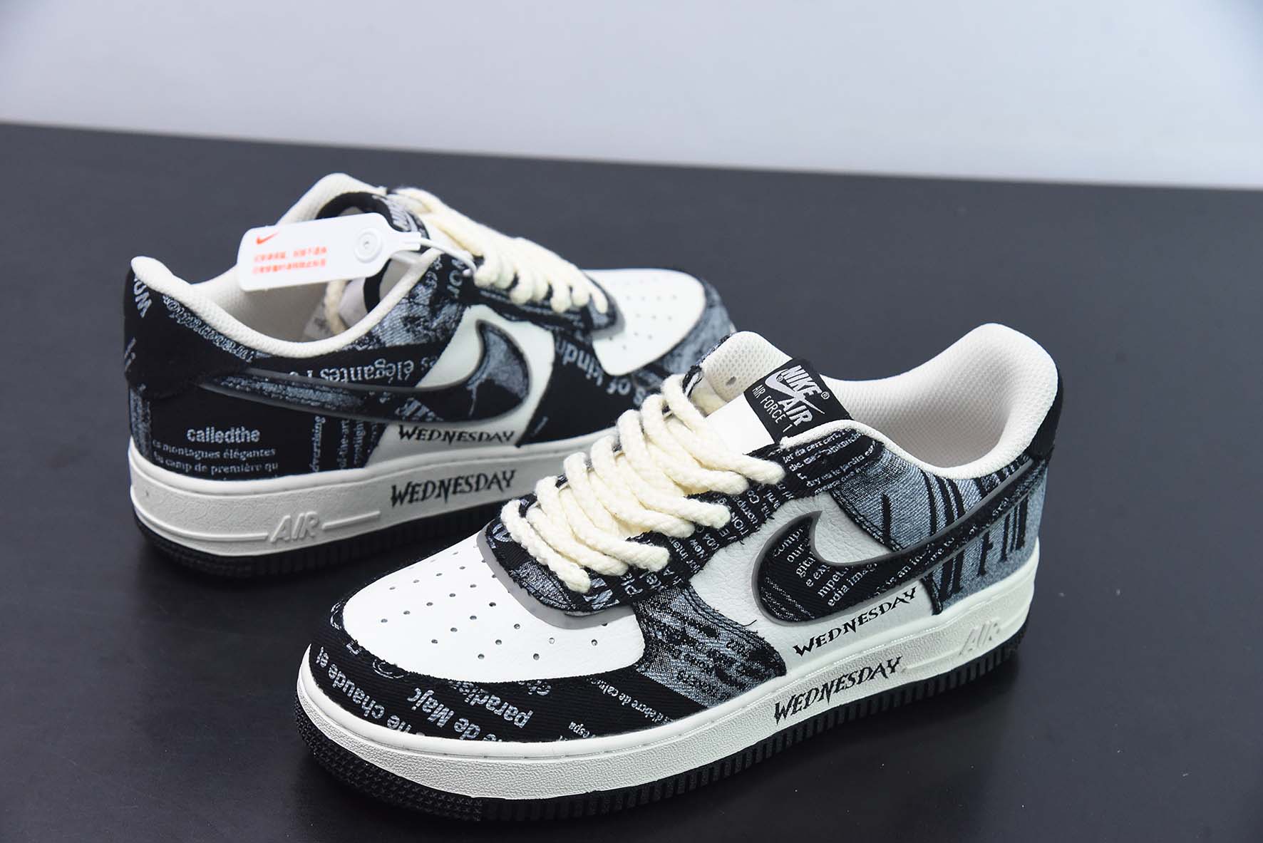 Nike Air Force 1 Low '07 “涂鸦黑白星期三美剧”低帮空军一号休闲板鞋 货号:FB0607-011